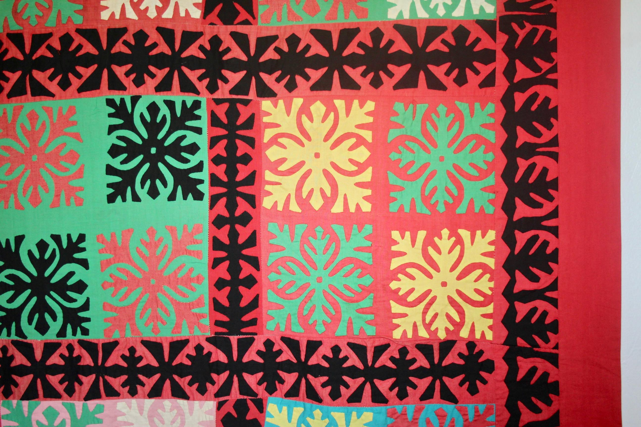 Amerikanischer Appliqué-Quilt mit floralem Muster  (Mitte des 20. Jahrhunderts) im Angebot