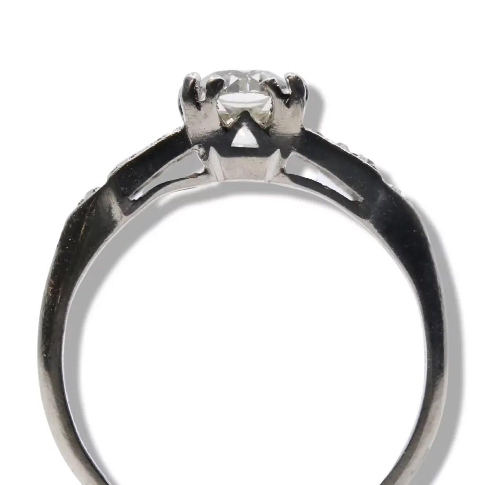 Women's American Art Deco 0.80ct European Cut Diamond Engagement Ring in Platinum For Sale