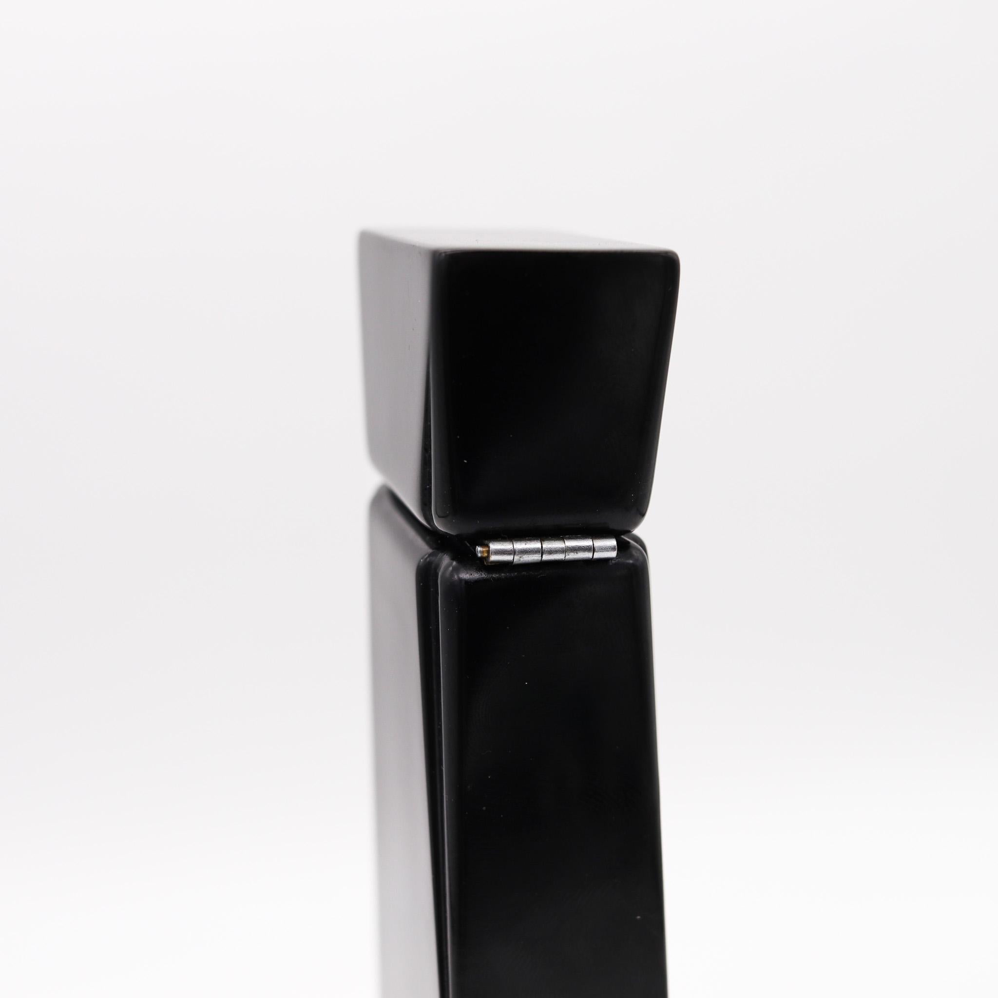 Hand-Crafted American Art Deco 1930 Geometric Skyscraper Desk Lighter In Catalin Bakelite For Sale