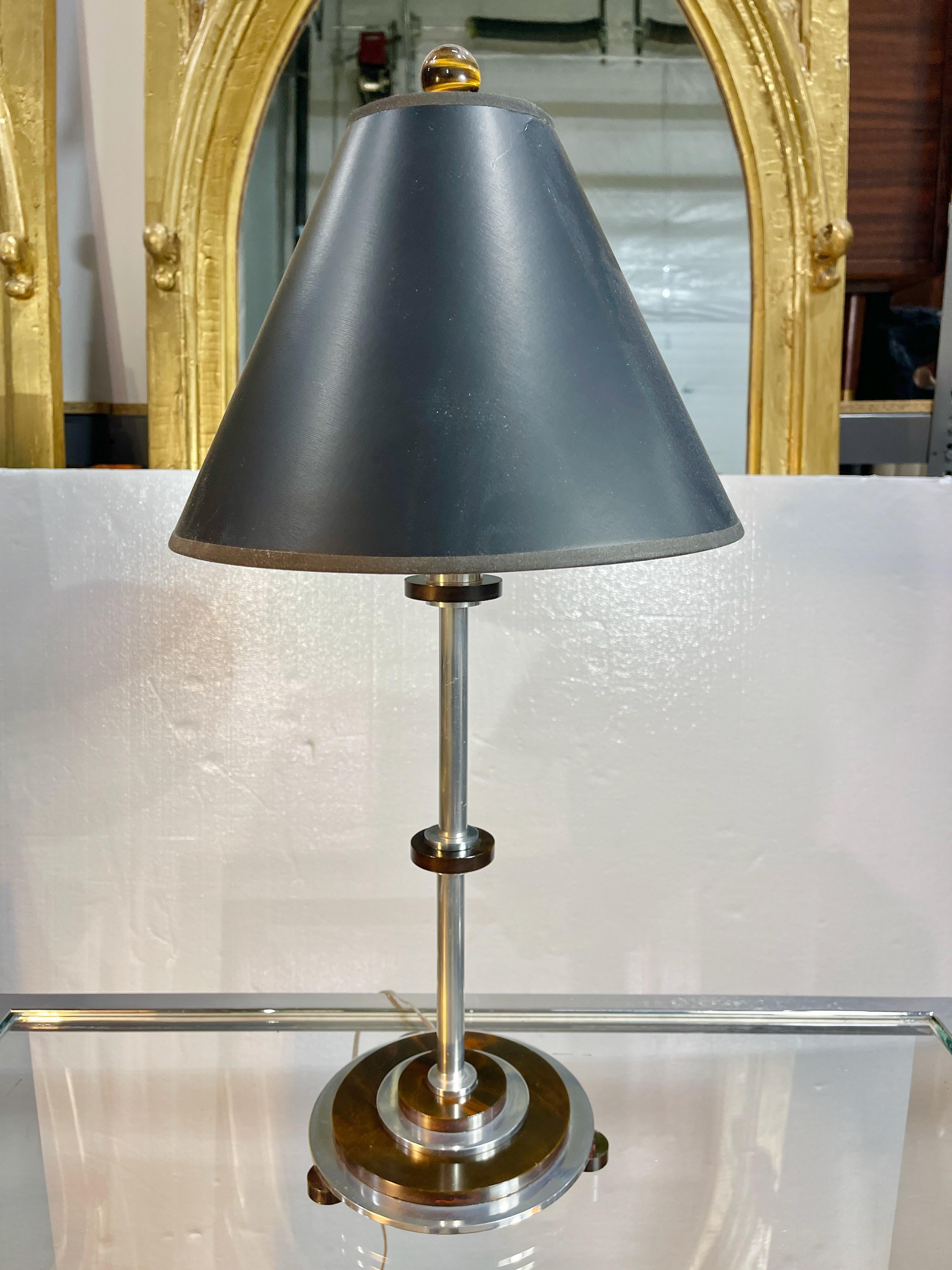 Lámpara de mesa americana Art Déco de aluminio y baquelita Estadounidense en venta