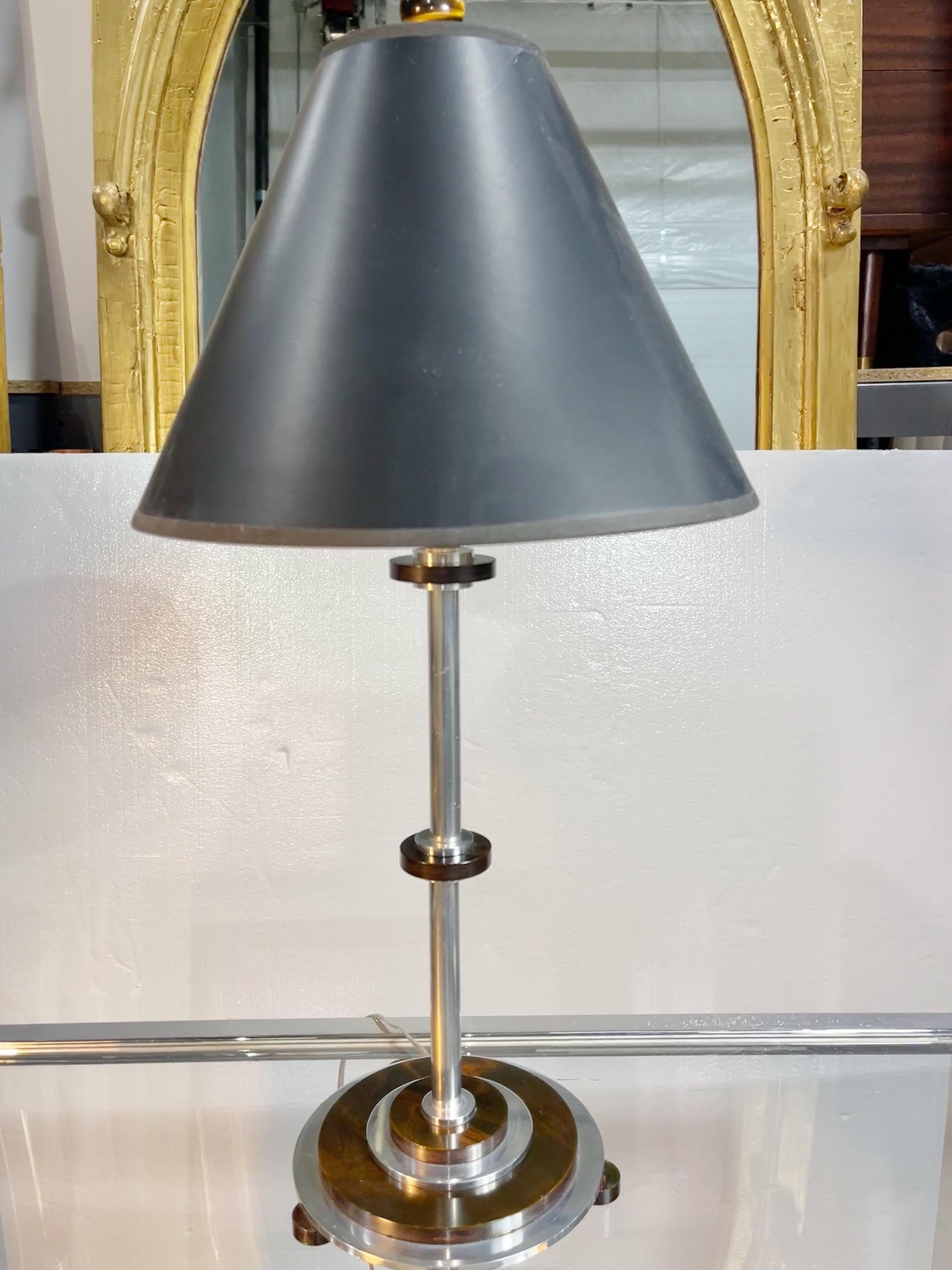 Lámpara de mesa americana Art Déco de aluminio y baquelita en Bueno estado para la venta en Hanover, MA