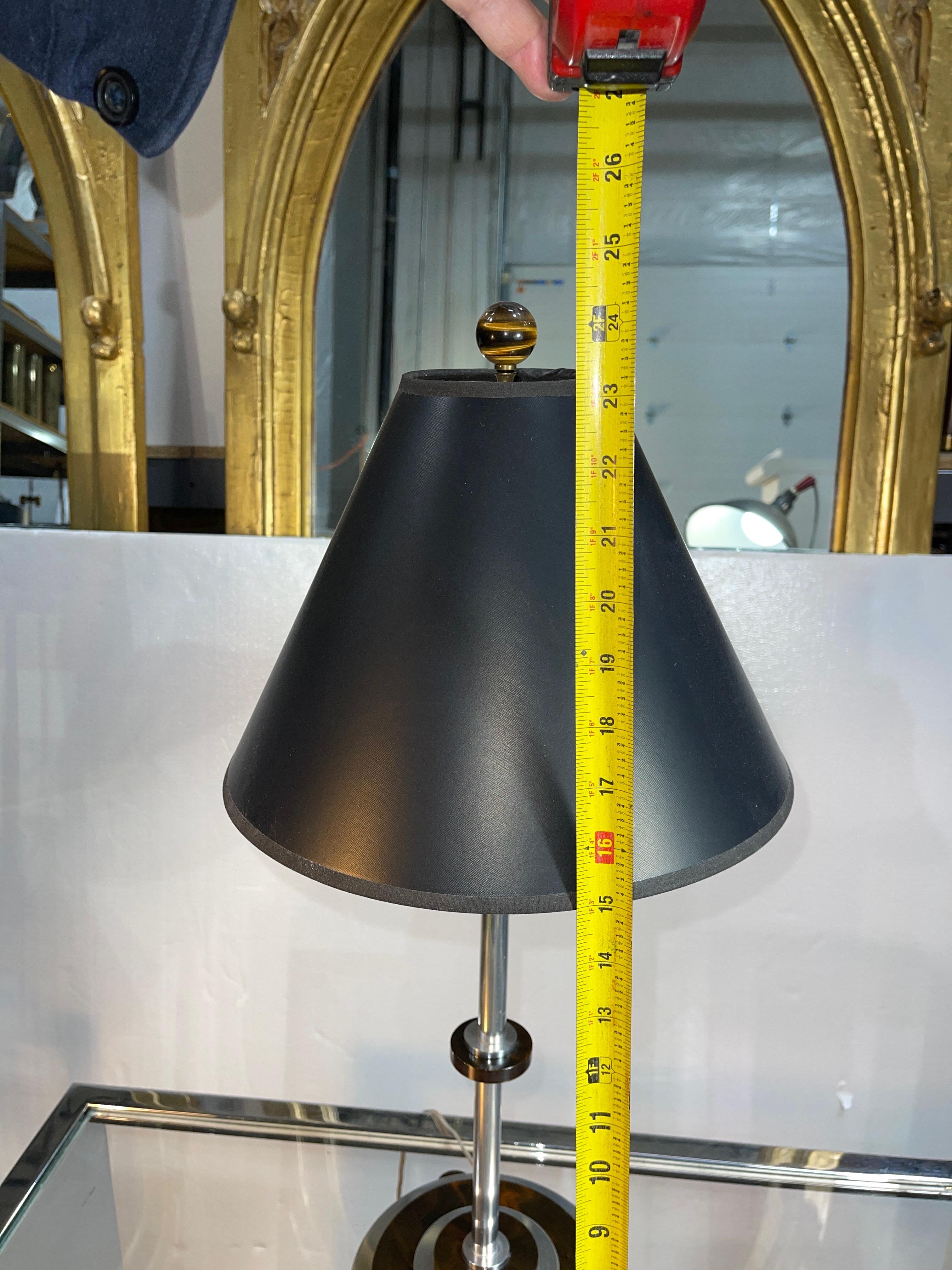 Lámpara de mesa americana Art Déco de aluminio y baquelita mediados del siglo XX en venta