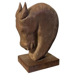 Escultura americana Art Decó de madera tallada y encalada de una cabeza de caballo Circa 1930
