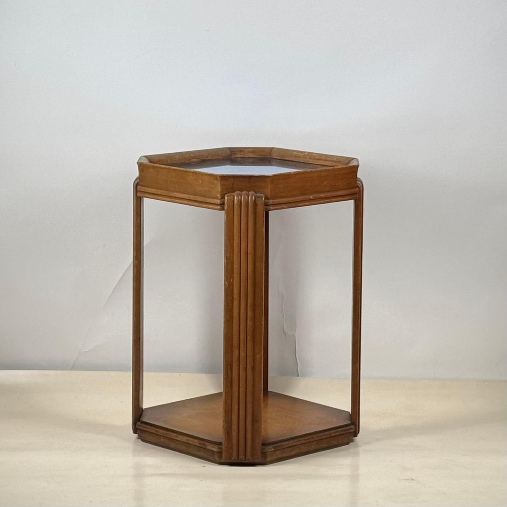 Milieu du XXe siècle Guéridon ou haute table d'appoint Art Déco américain en bois sculpté et miroir bleu en vente