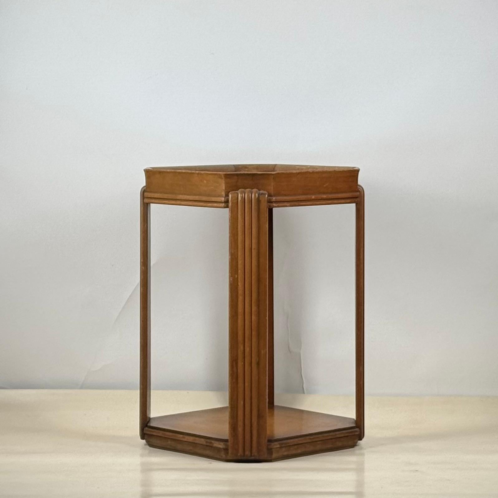 Miroir Guéridon ou haute table d'appoint Art Déco américain en bois sculpté et miroir bleu en vente