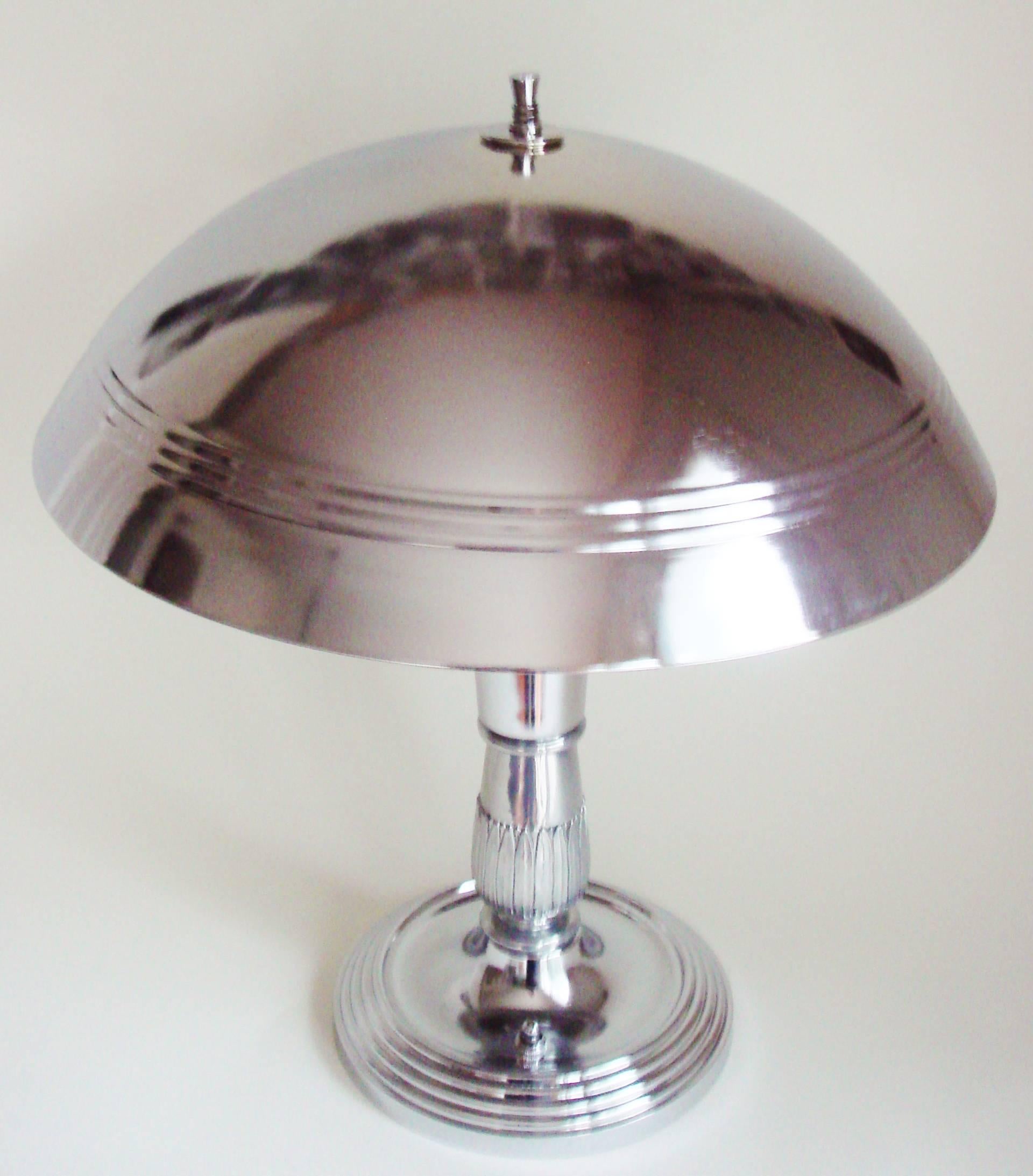 Amerikanische, verchromte Art-Déco-Schreibtischlampe in Pilzform im Zustand „Hervorragend“ im Angebot in Port Hope, ON