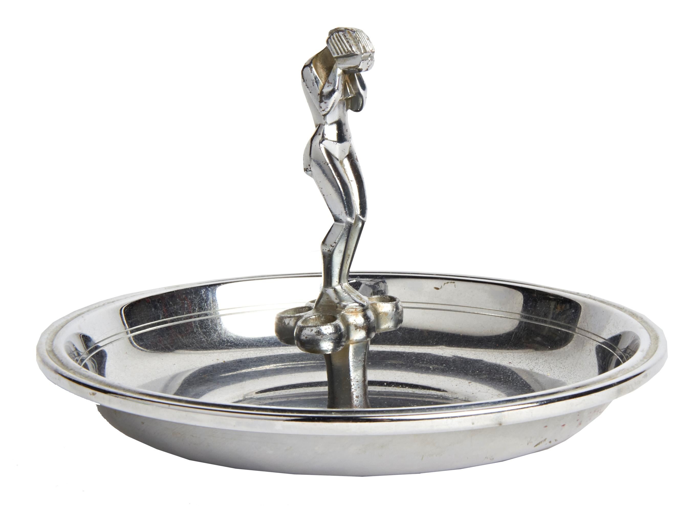 Art Déco Set di portacenere e portabicchieri da festa Art Deco americano cromato con donna piangente in vendita