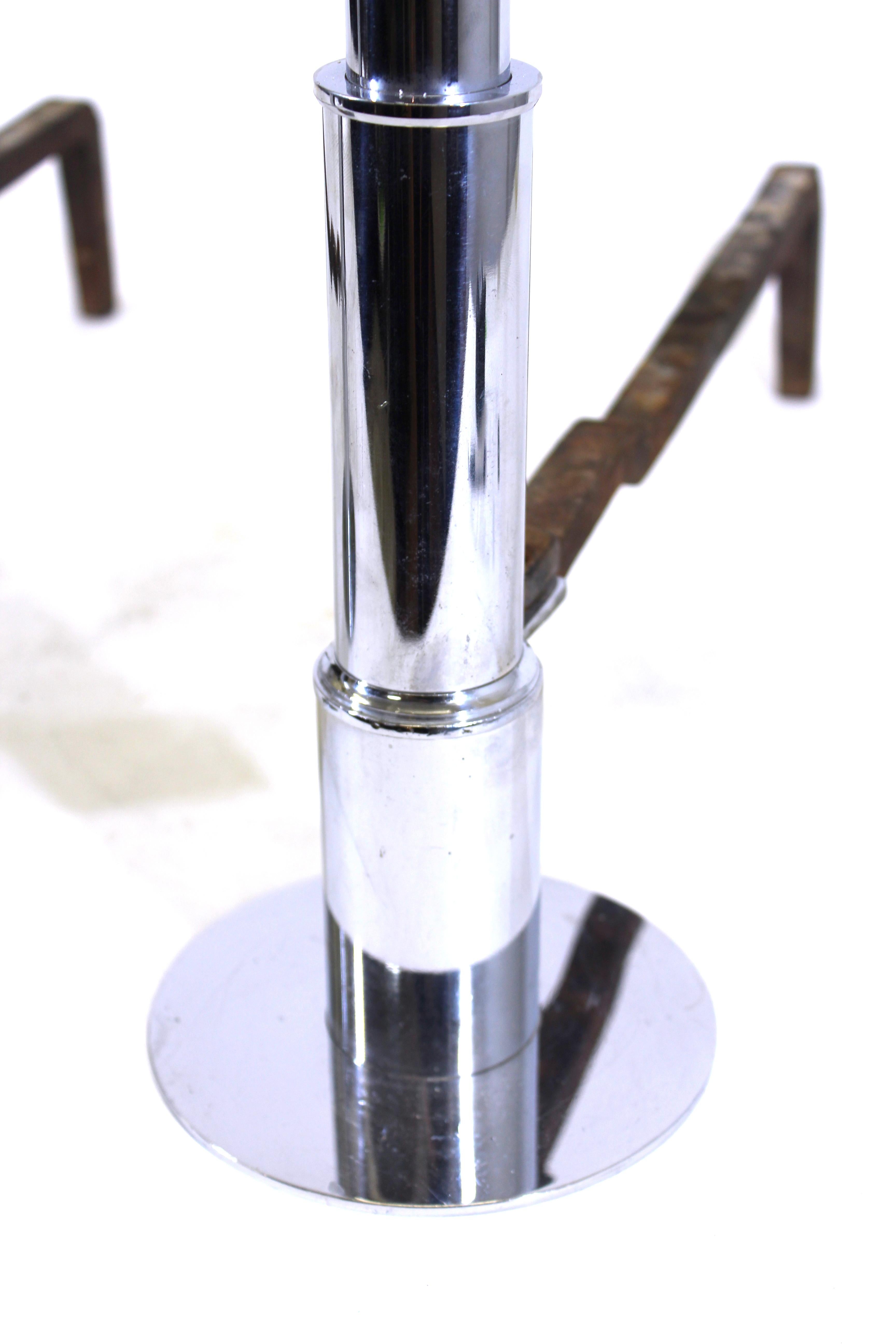 Amerikanische Art-déco-Feuerböcke aus verchromtem Metall im Wolkenkratzer-Stil (Chrom) im Angebot