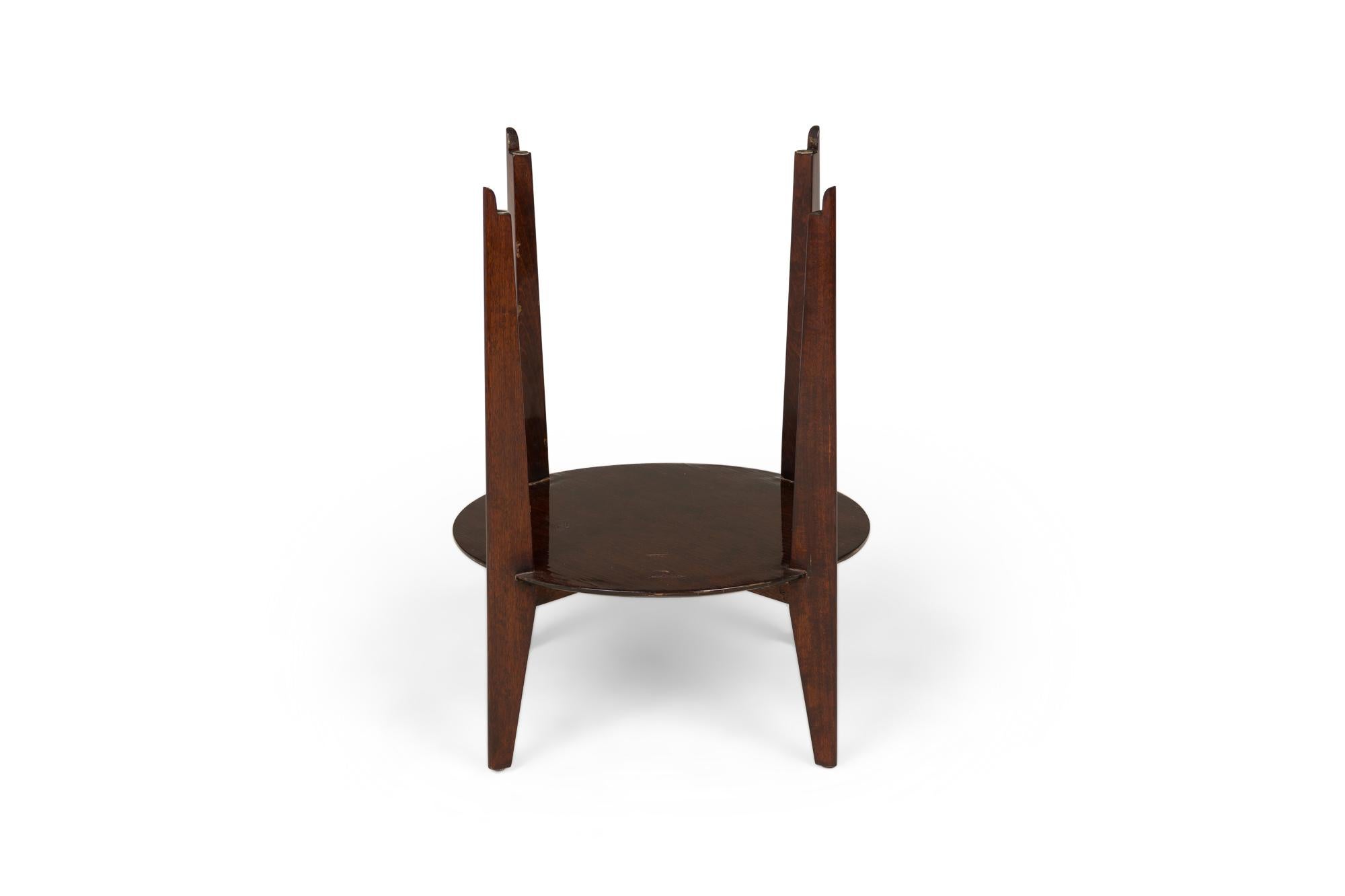 Mesa auxiliar de caoba lacada con tapa circular de cristal Art Decó americano siglo XX en venta