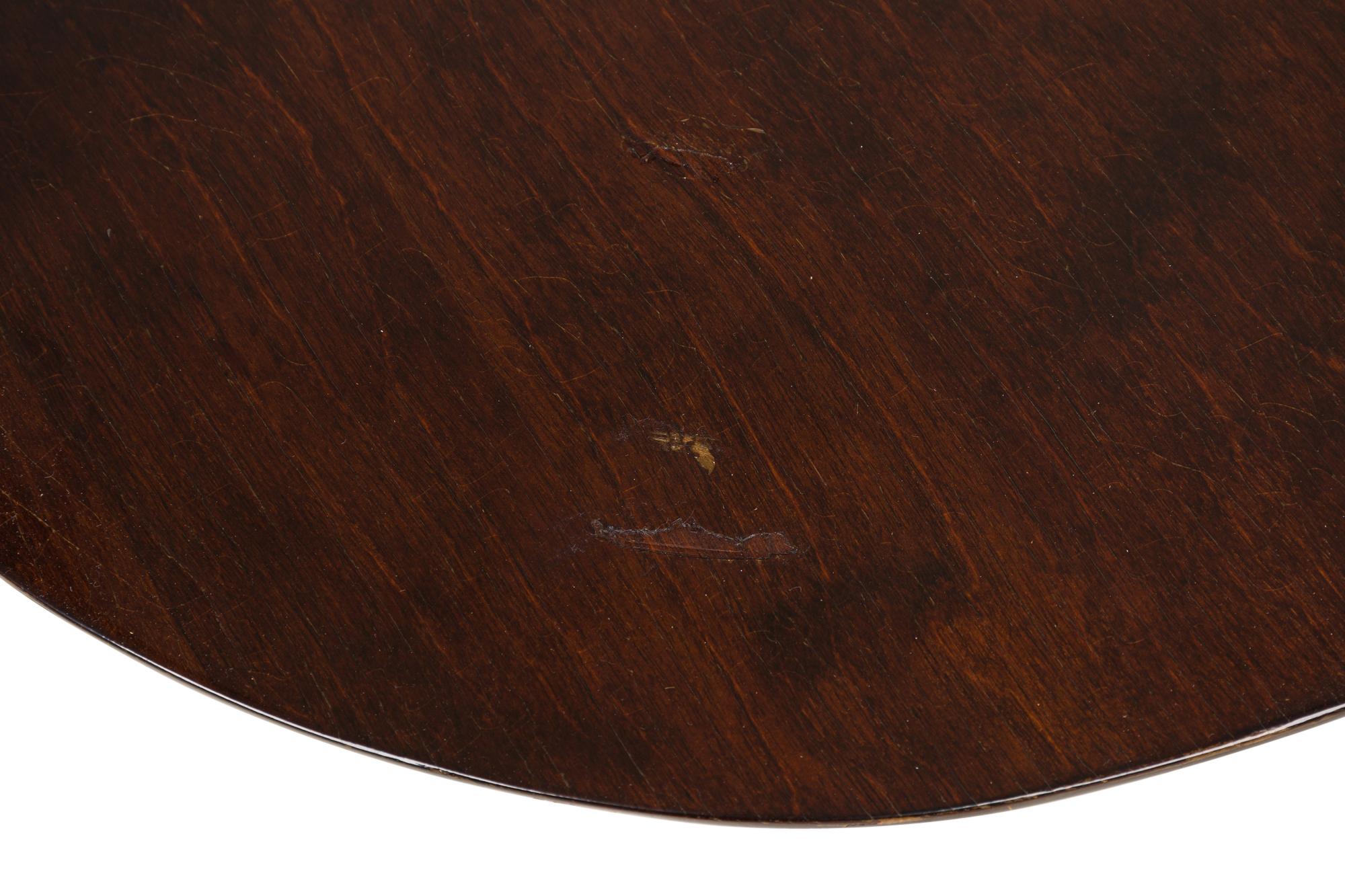 Mesa auxiliar de caoba lacada con tapa circular de cristal Art Decó americano Vidrio en venta