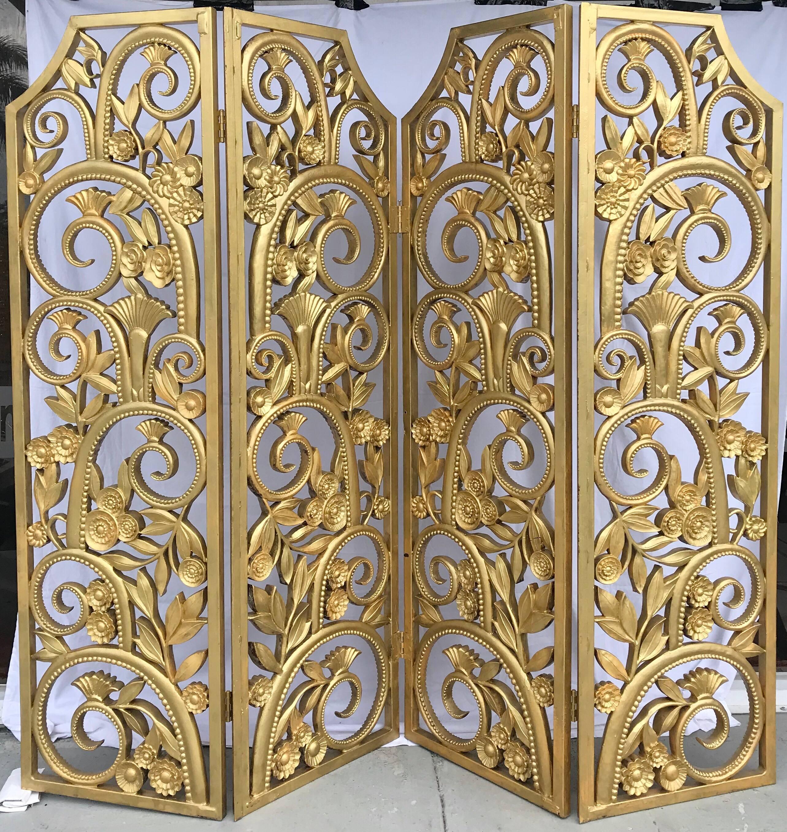 Paravent Art Déco américain à quatre panneaux en métal doré et composite en vente 2