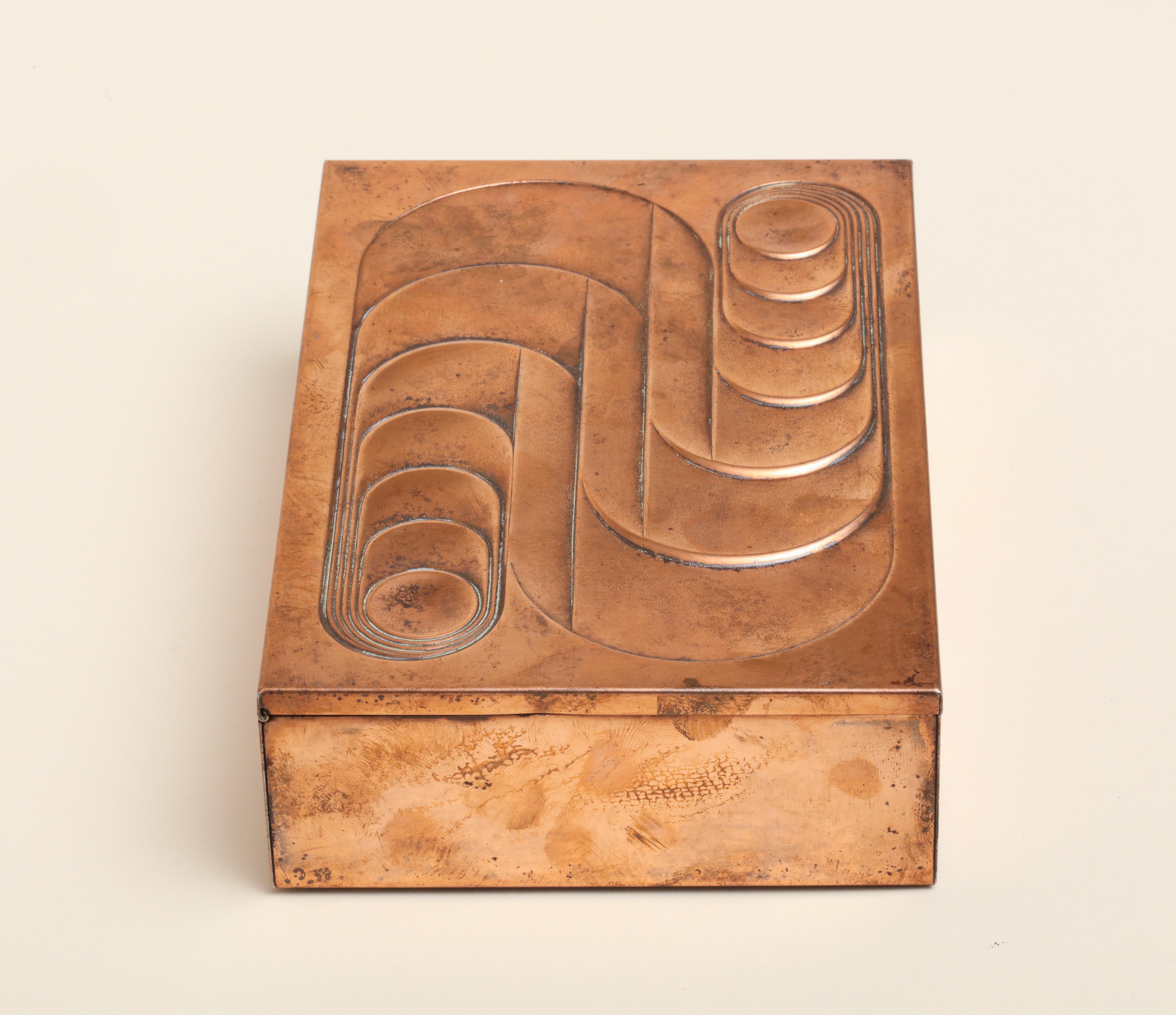 American Art Deco Hinged Copper Box with Geometric Design In Good Condition In New York, NY
