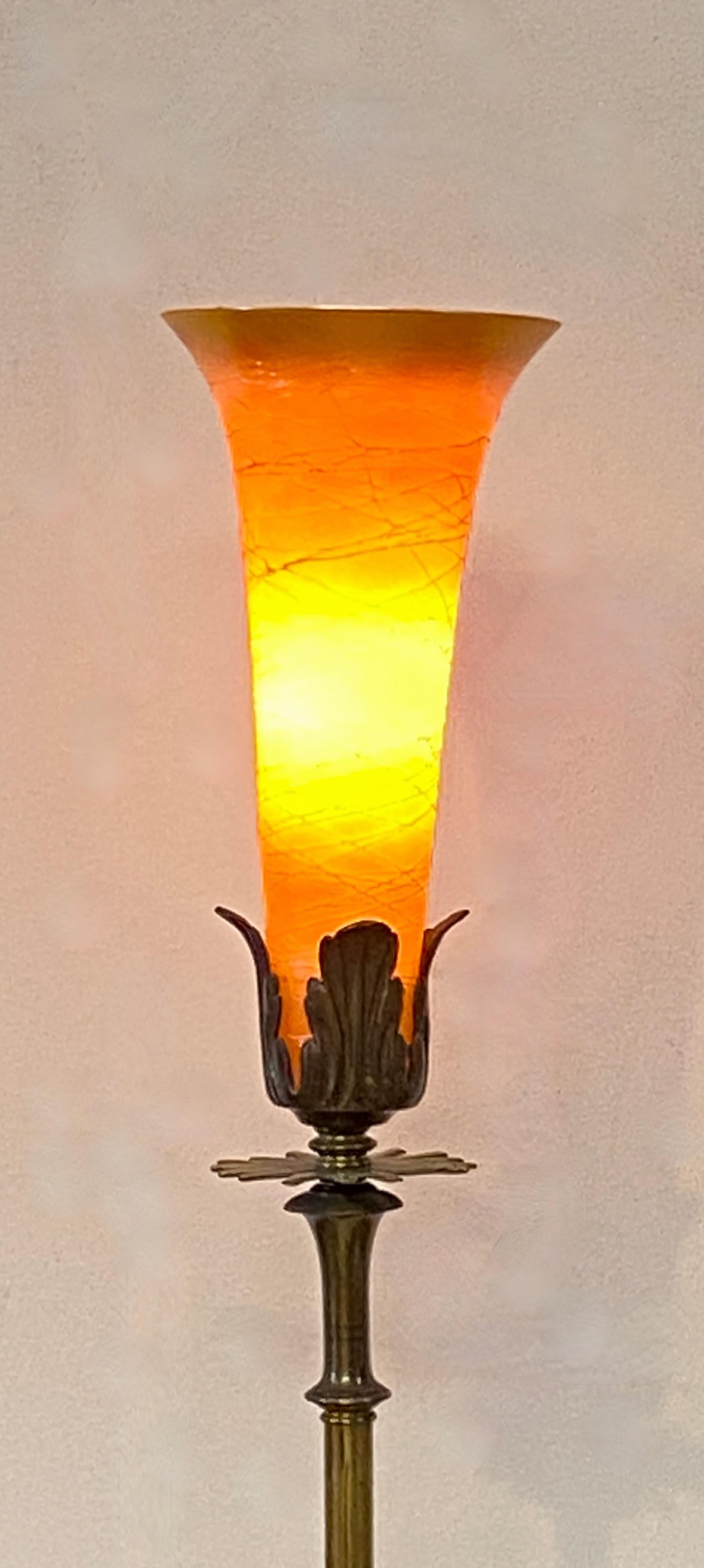 Lampadaire amricain d'poque Art Dco avec abat-jour en verre d'art Durand, annes 1920 Bon état - En vente à San Francisco, CA