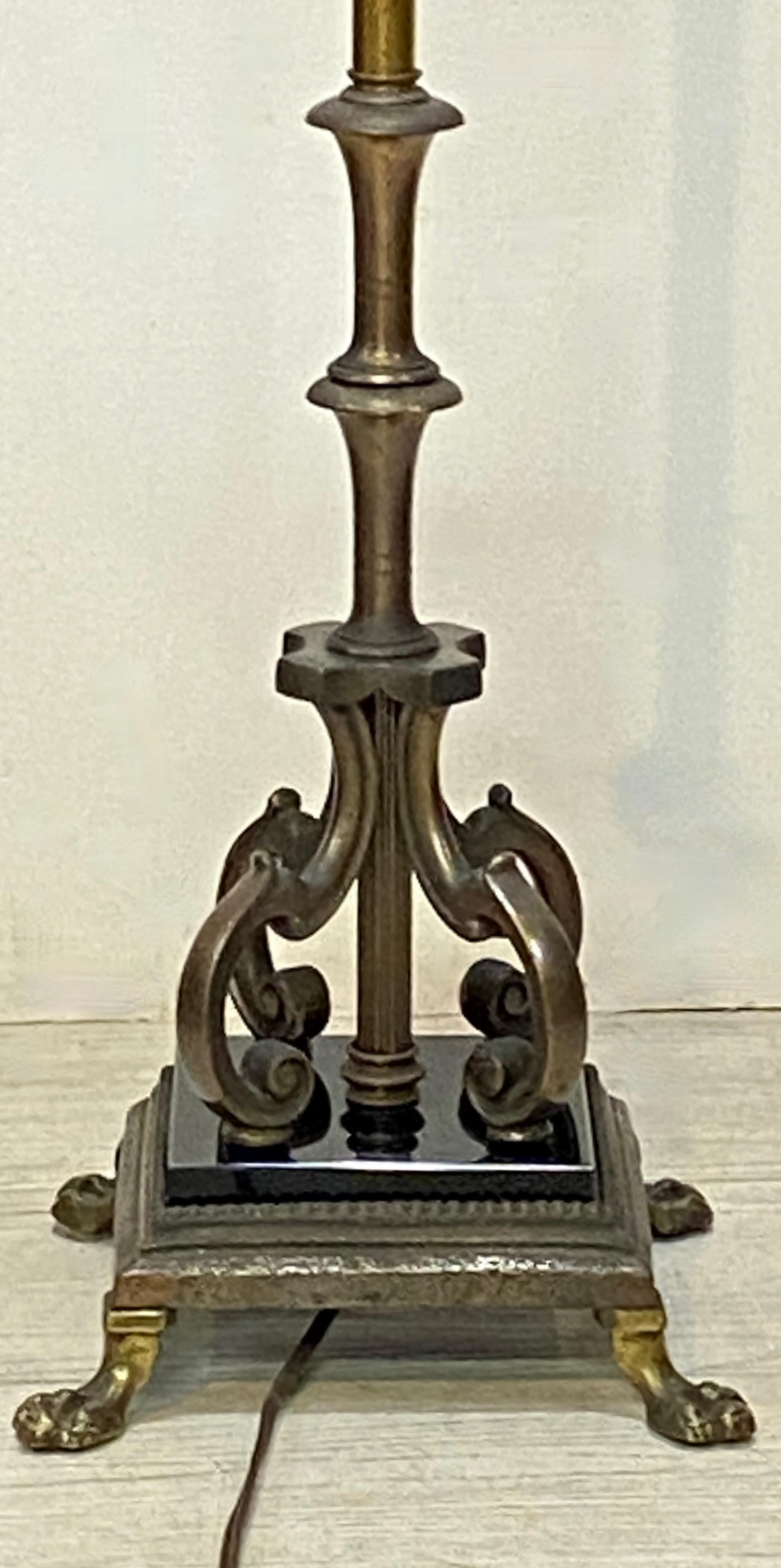 20ième siècle Lampadaire amricain d'poque Art Dco avec abat-jour en verre d'art Durand, annes 1920 en vente