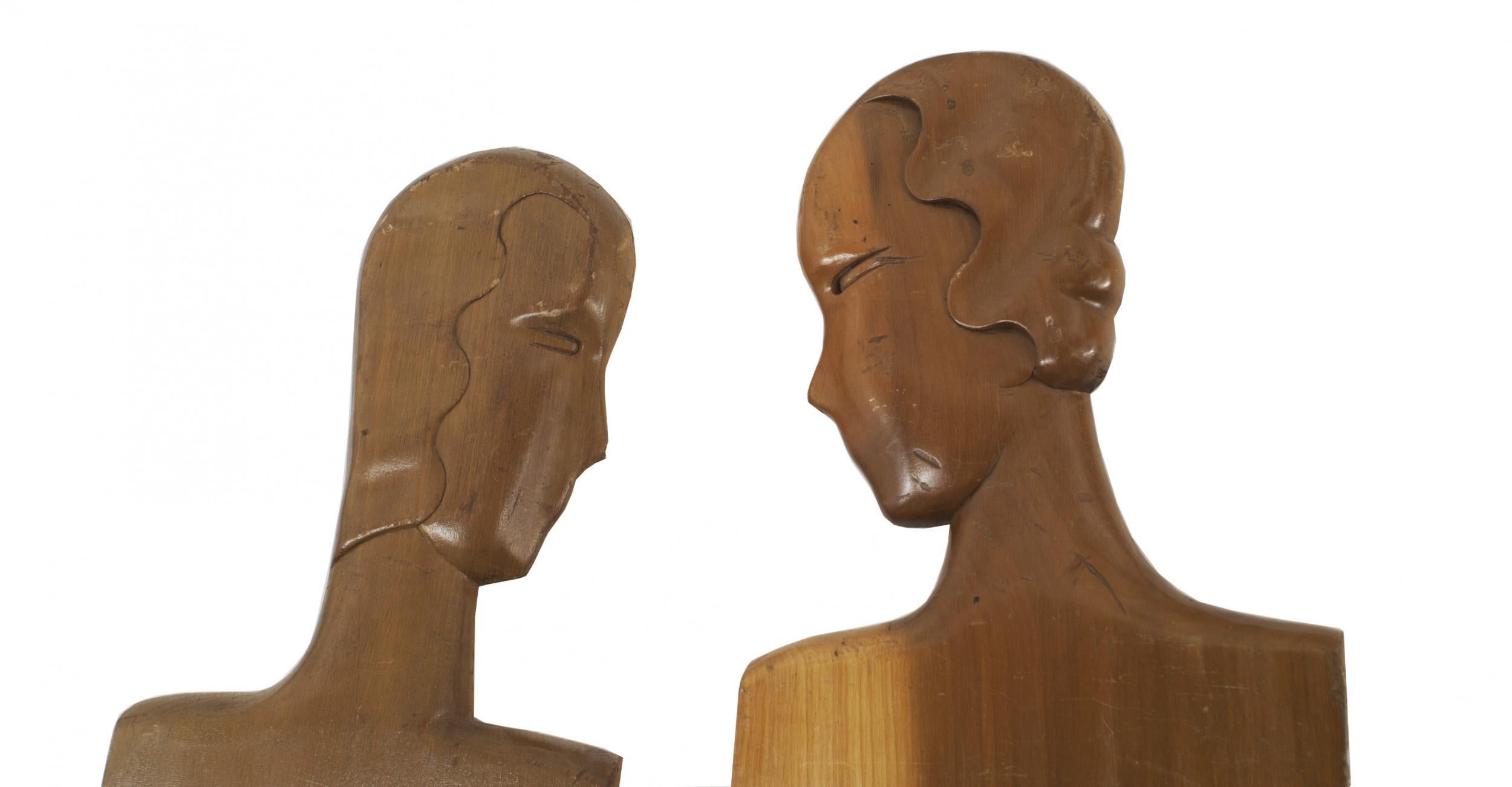 2 amerikanische Art Deco Schaufensterpuppen aus gebeiztem Kiefernholz, armlose Figuren eines Mannes und einer Frau  (PREIS PRO STÜCK) (Paar ähnlich CER086)