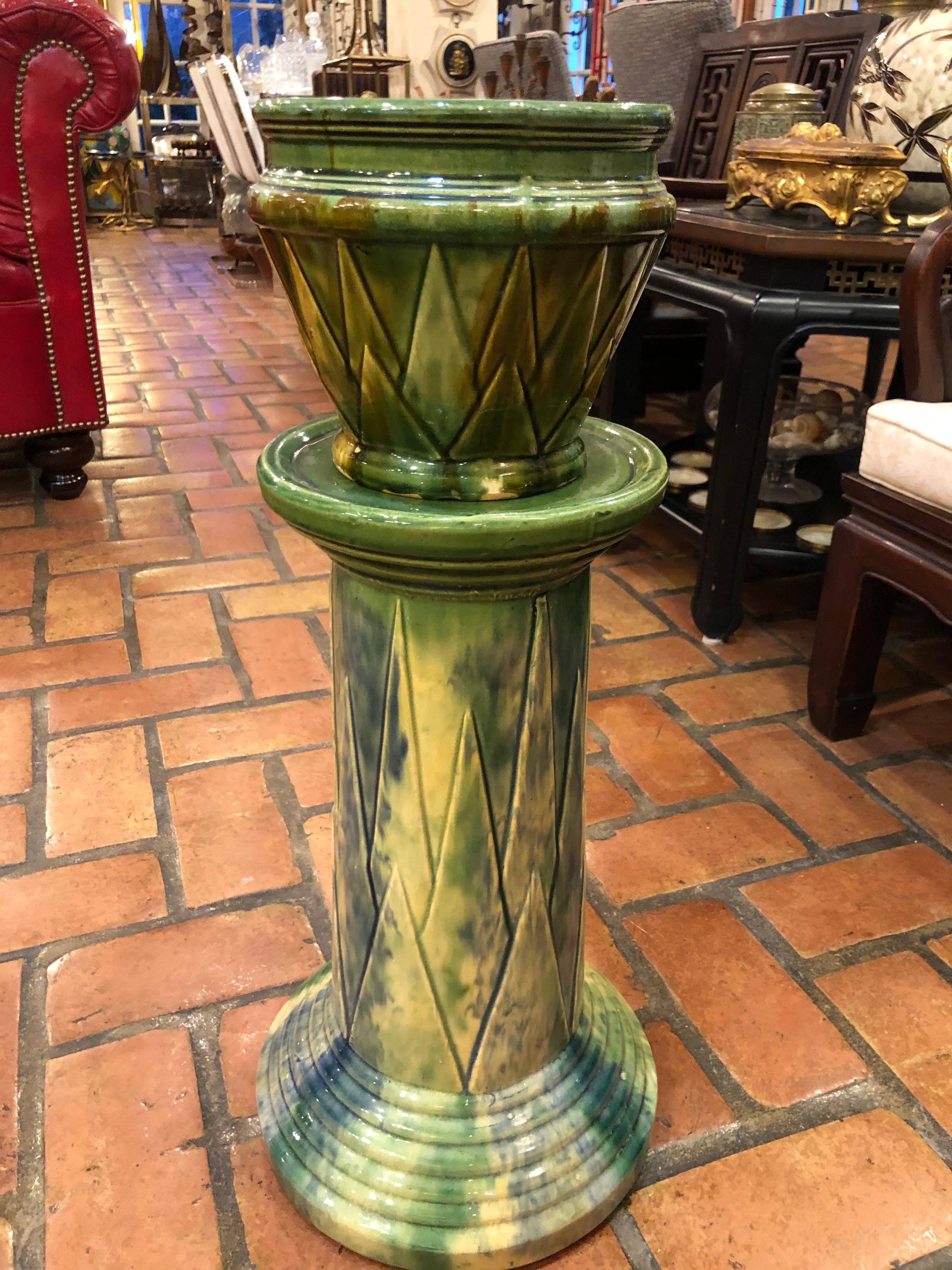 American Art Deco Pottery vase pedestal. Lovely green and turquoise rare pedestal by McCoy Pottery. Blended glaze, PV187.
There is a matching pot included although it is not the correct size in scale .It is smaller that what the size should be.