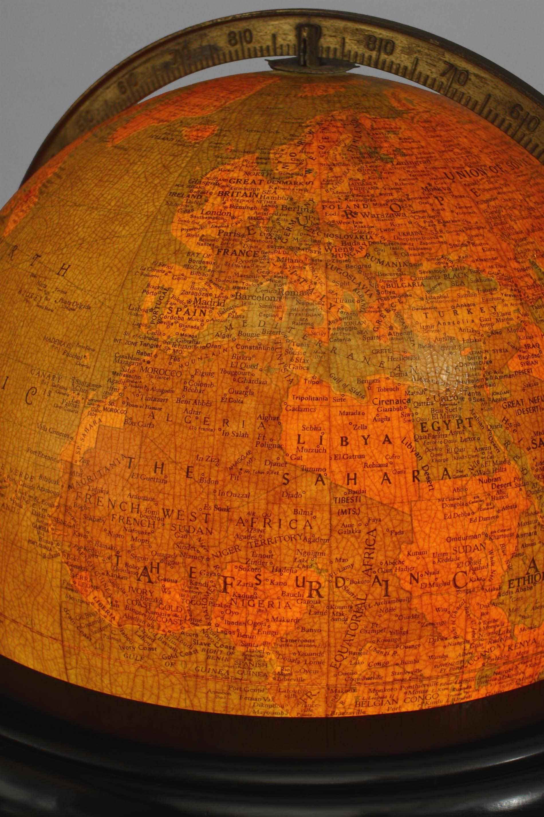 Américain Le globe du monde américain Art déco d'avant la Seconde Guerre mondiale avec une lampe interne en vente