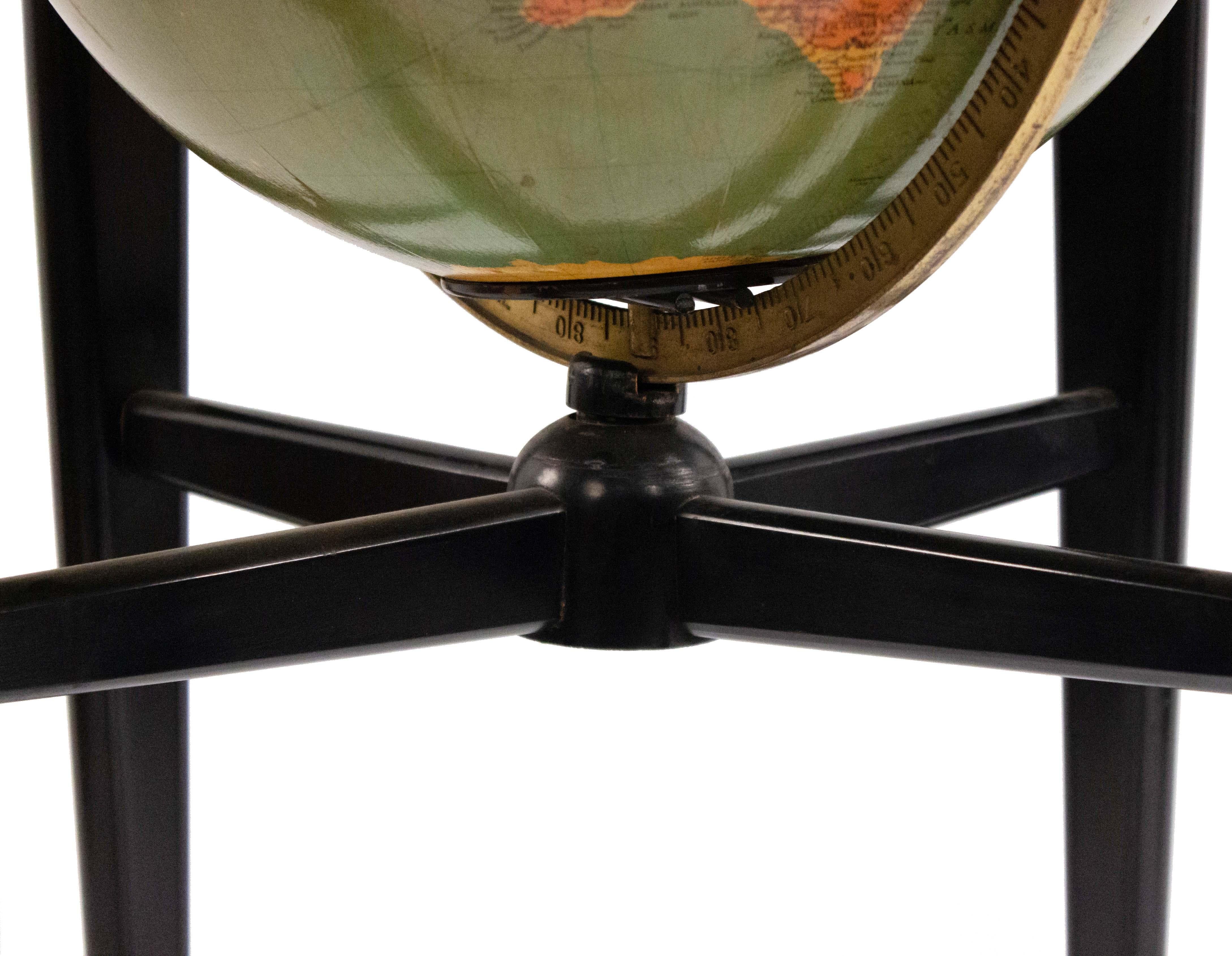 Amerikanisches Art-déco-Kugelbild der Welt aus der Zeit vor dem Zweiten Weltkrieg mit Innenbeleuchtung (amerikanisch) im Angebot