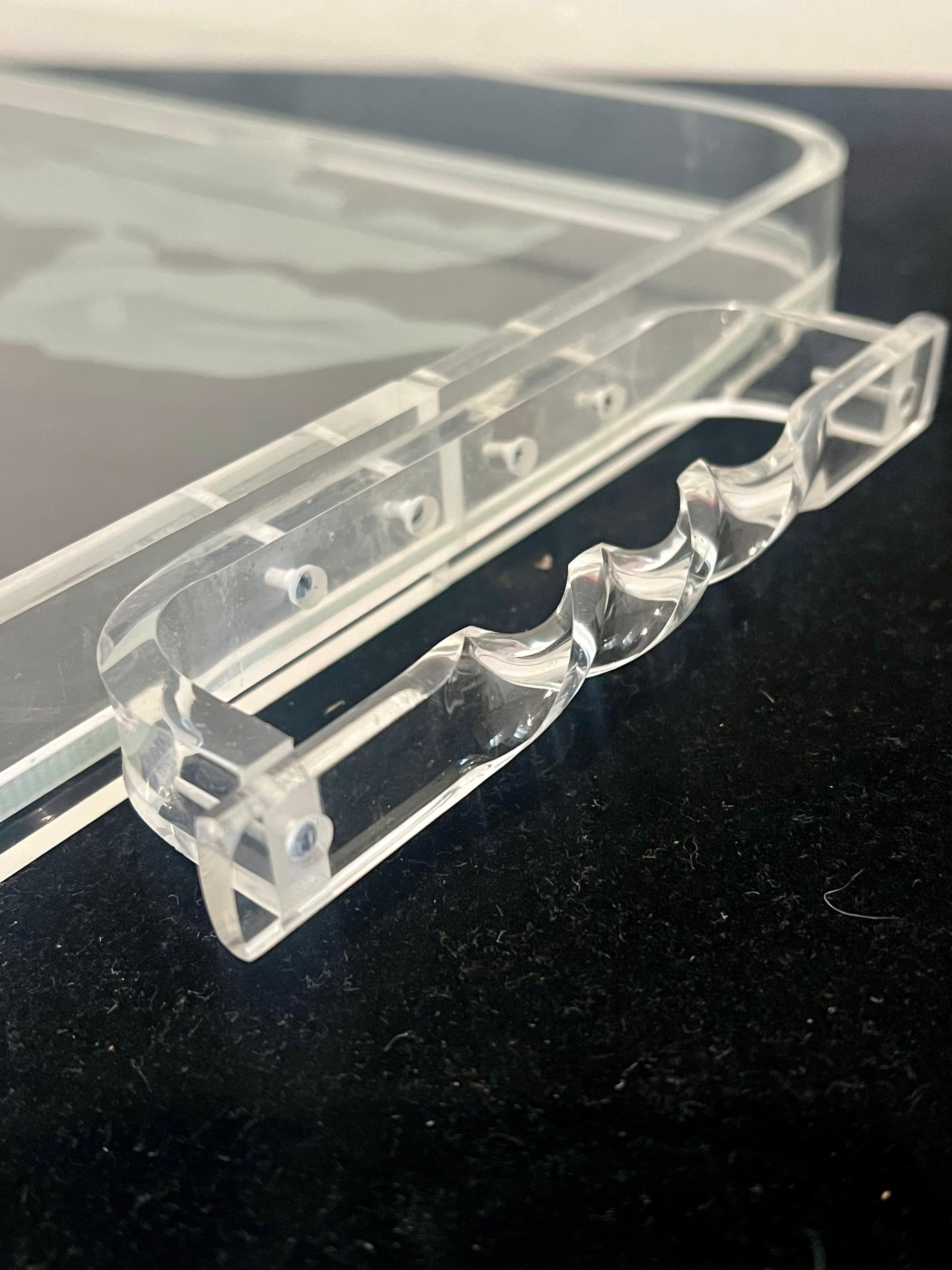 Américain Rare plateau de service en verre gravé et lucite de Dorothy Thorpe, Art déco américain en vente