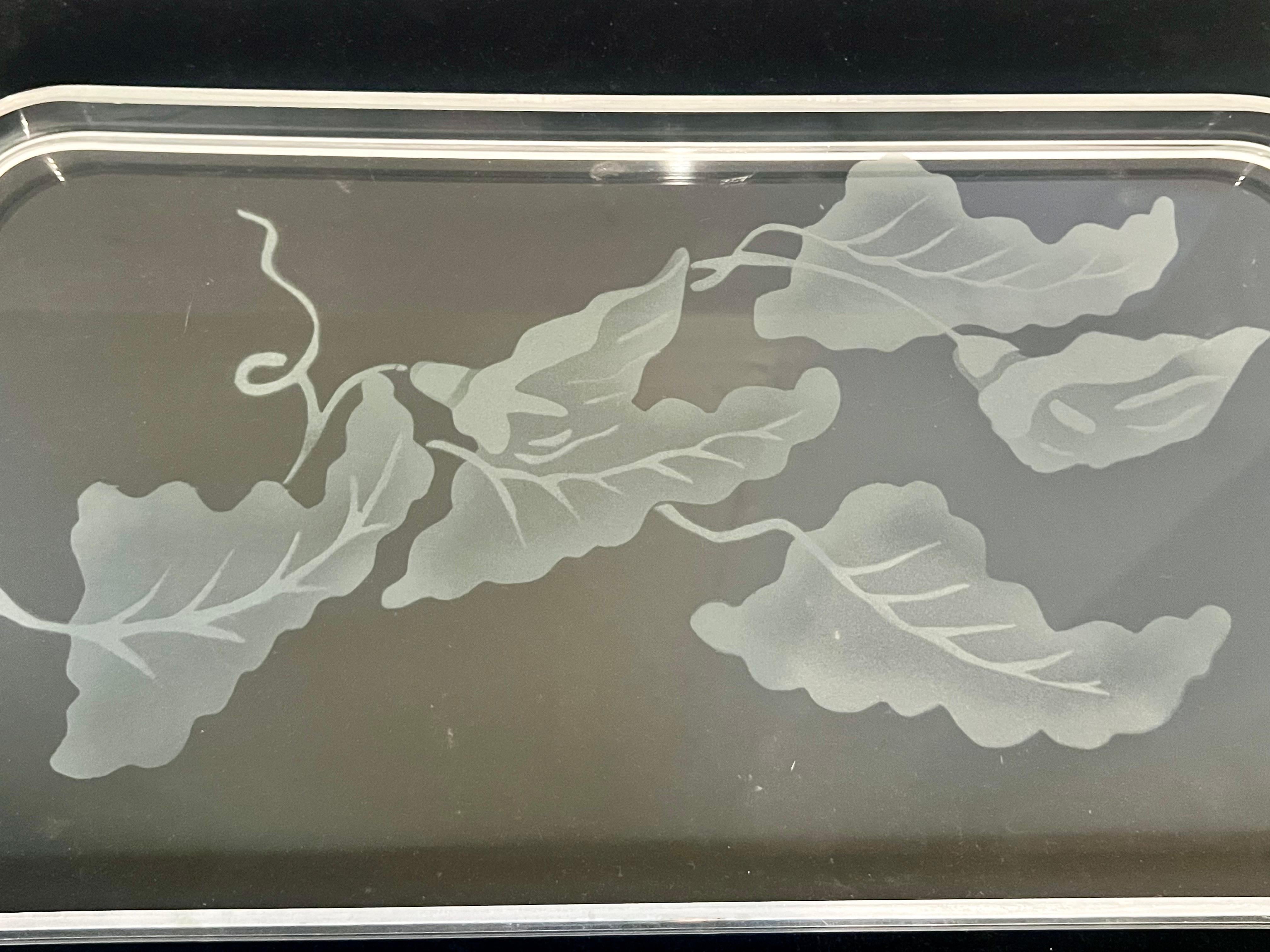 Buriné Rare plateau de service en verre gravé et lucite de Dorothy Thorpe, Art déco américain en vente