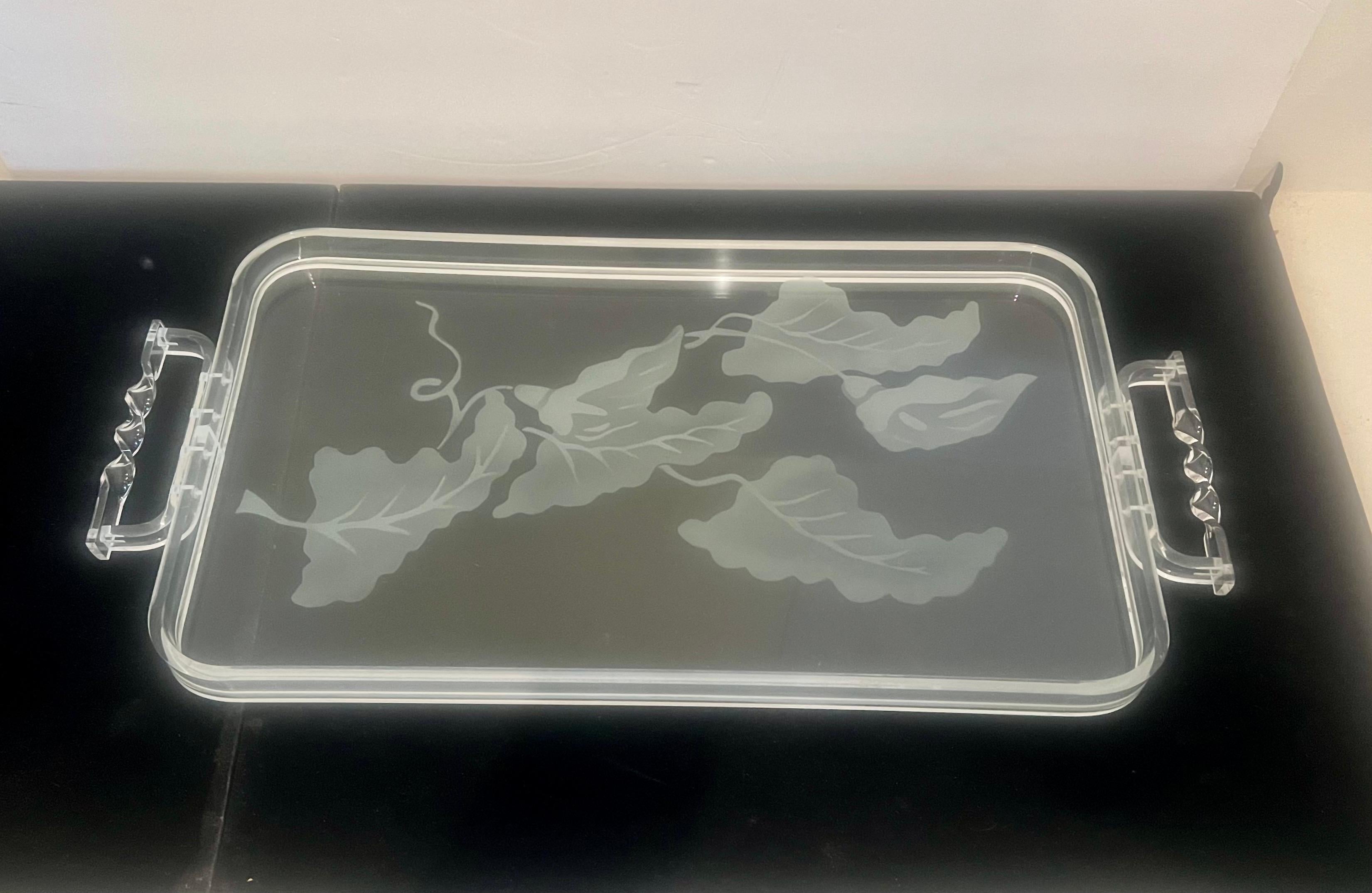 Rare plateau de service en verre gravé et lucite de Dorothy Thorpe, Art déco américain Excellent état - En vente à San Diego, CA