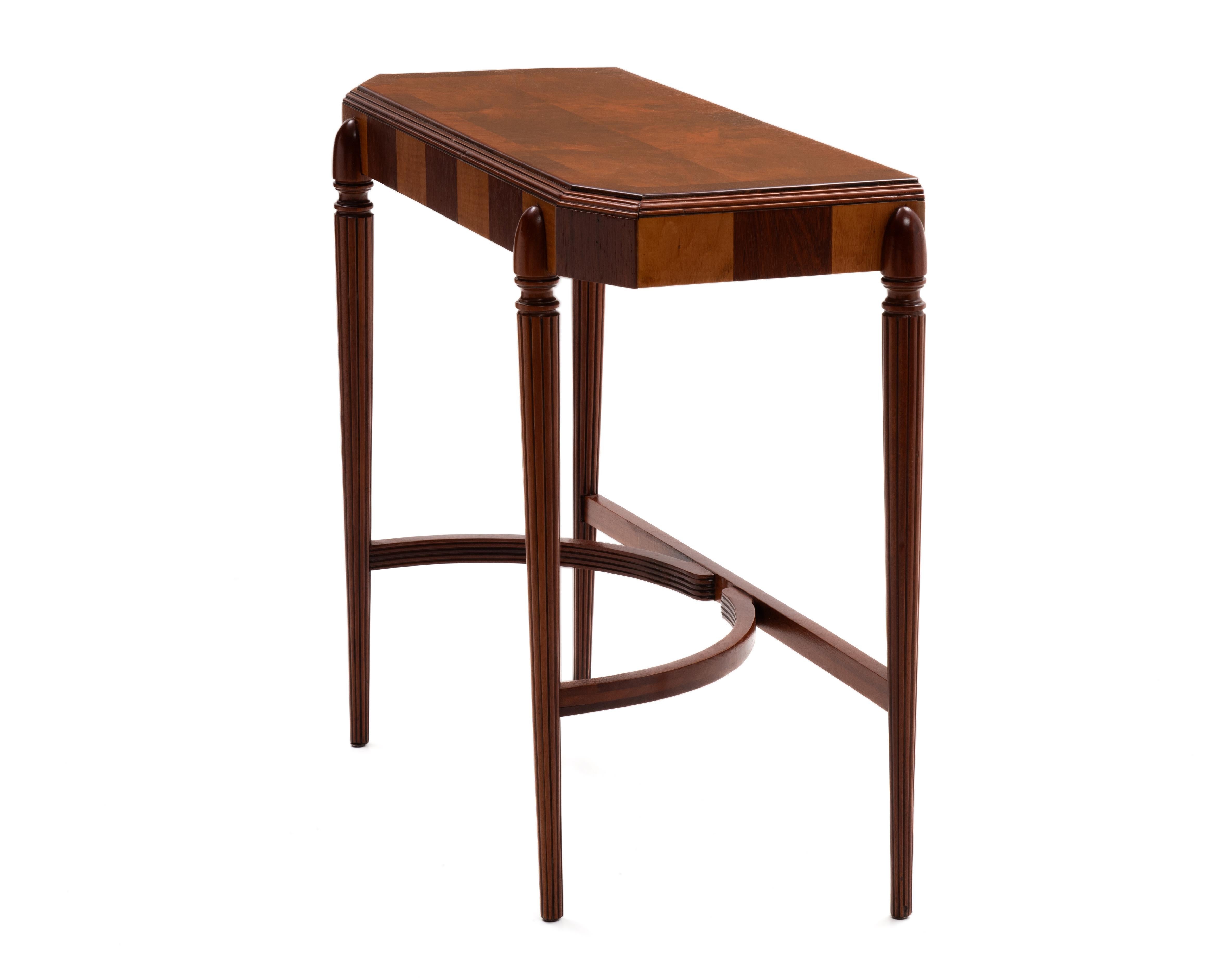 An American Art Deco console table in walnut, walnut burl, maple and rosewood with fluted legs. Wonderful size and proportions and very well made. A classic.