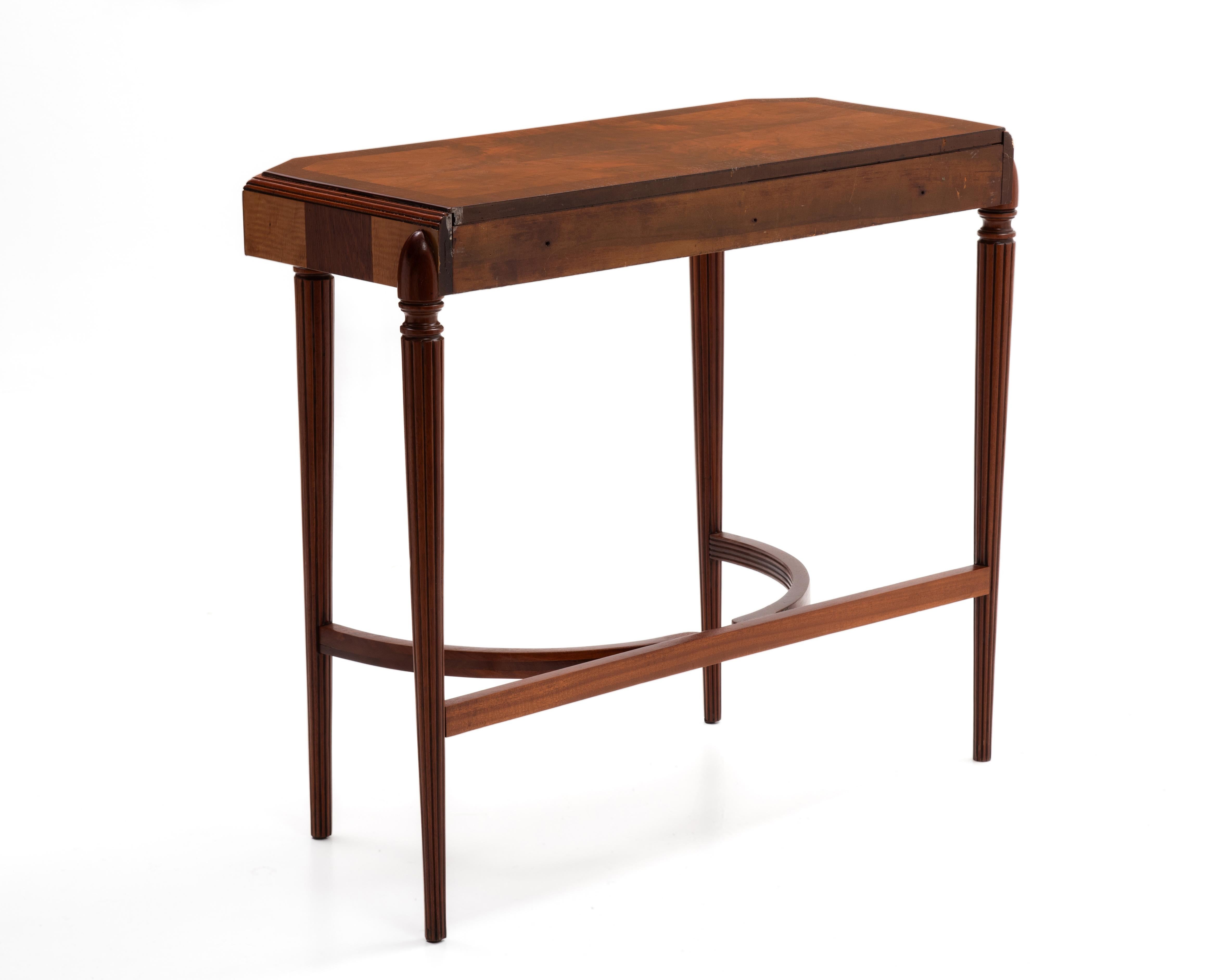 American Art Deco Rosewood Walnut Maple Hall Console Table Fluted Legs In Good Condition For Sale In Forest Grove, PA