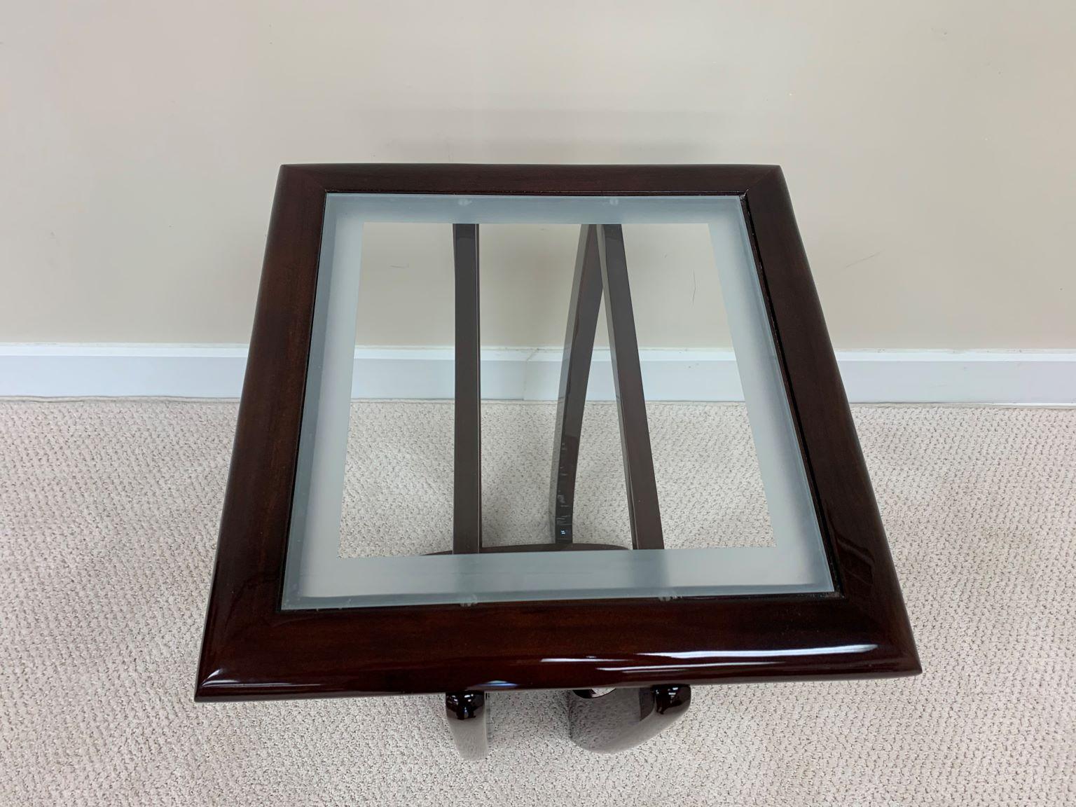 American Art Deco Scalloped-Base End Table in Walnut For Sale 1