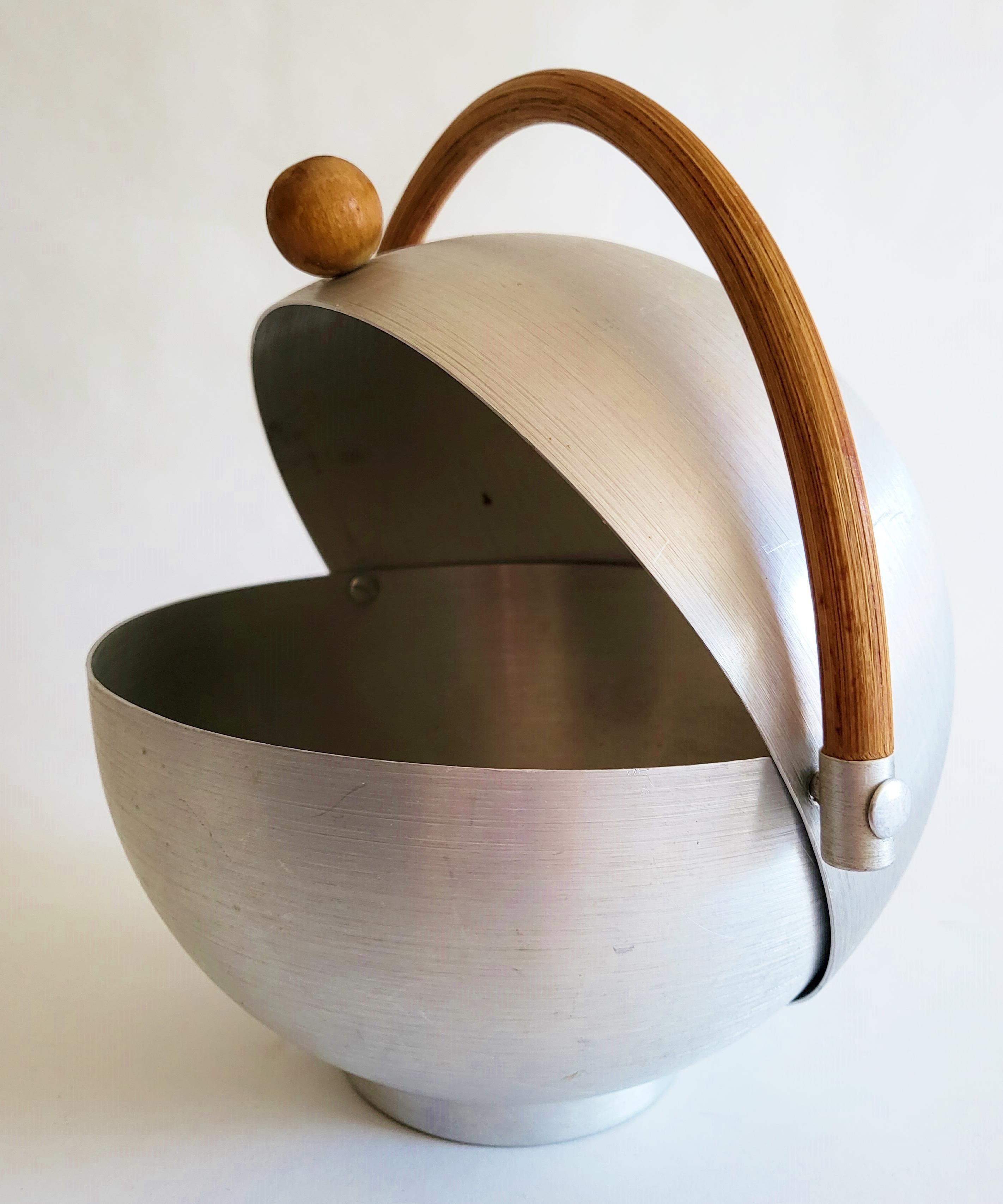 American Art Deco Spun Aluminum & Reed Spherical Muffin Warmer by Russel Wright. In Good Condition For Sale In Port Hope, ON