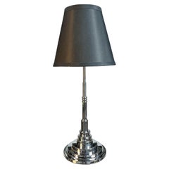Amerikanische Art Deco gestufte Chrom Tischlampe