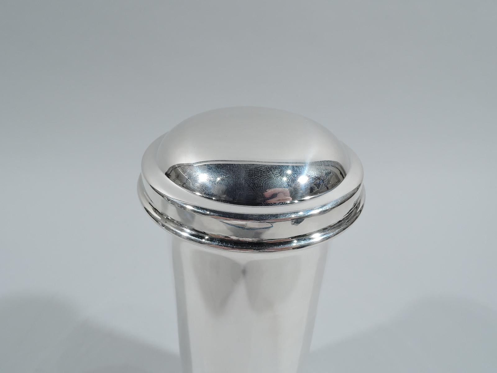 American Art Deco Sterling Silver Cocktail Shaker In Excellent Condition In New York, NY