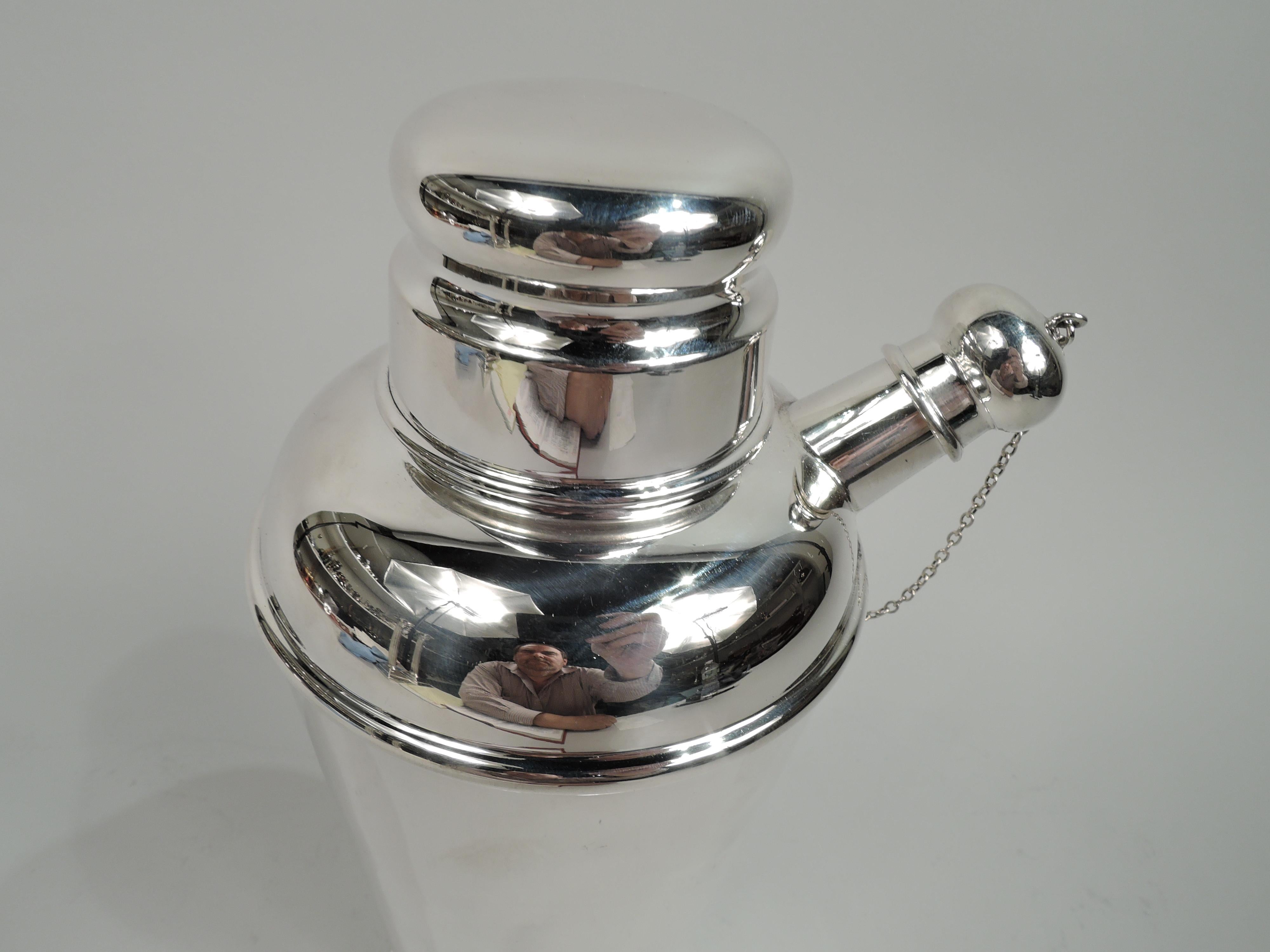 American Art Deco Sterling Silver Cocktail Shaker In Excellent Condition In New York, NY
