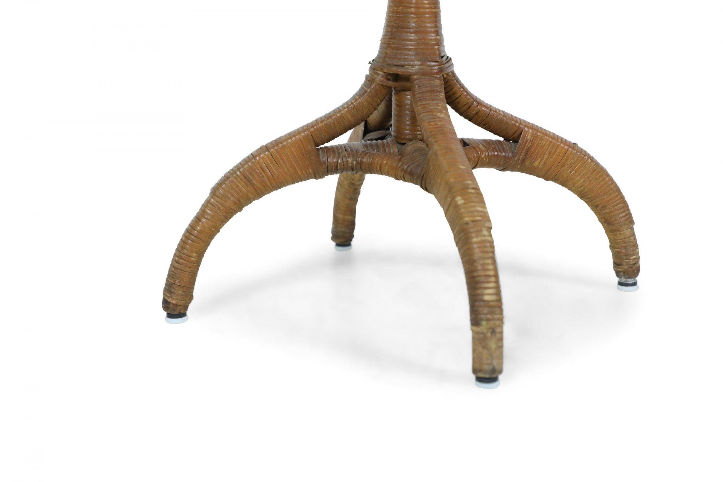 Mesa Bistro de Mimbre Octogonal de Madera Estilo Art Decó Americano en venta 8