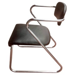 Chaise tubulaire chromée Art Déco américaine conçue par Gilbert Rohde