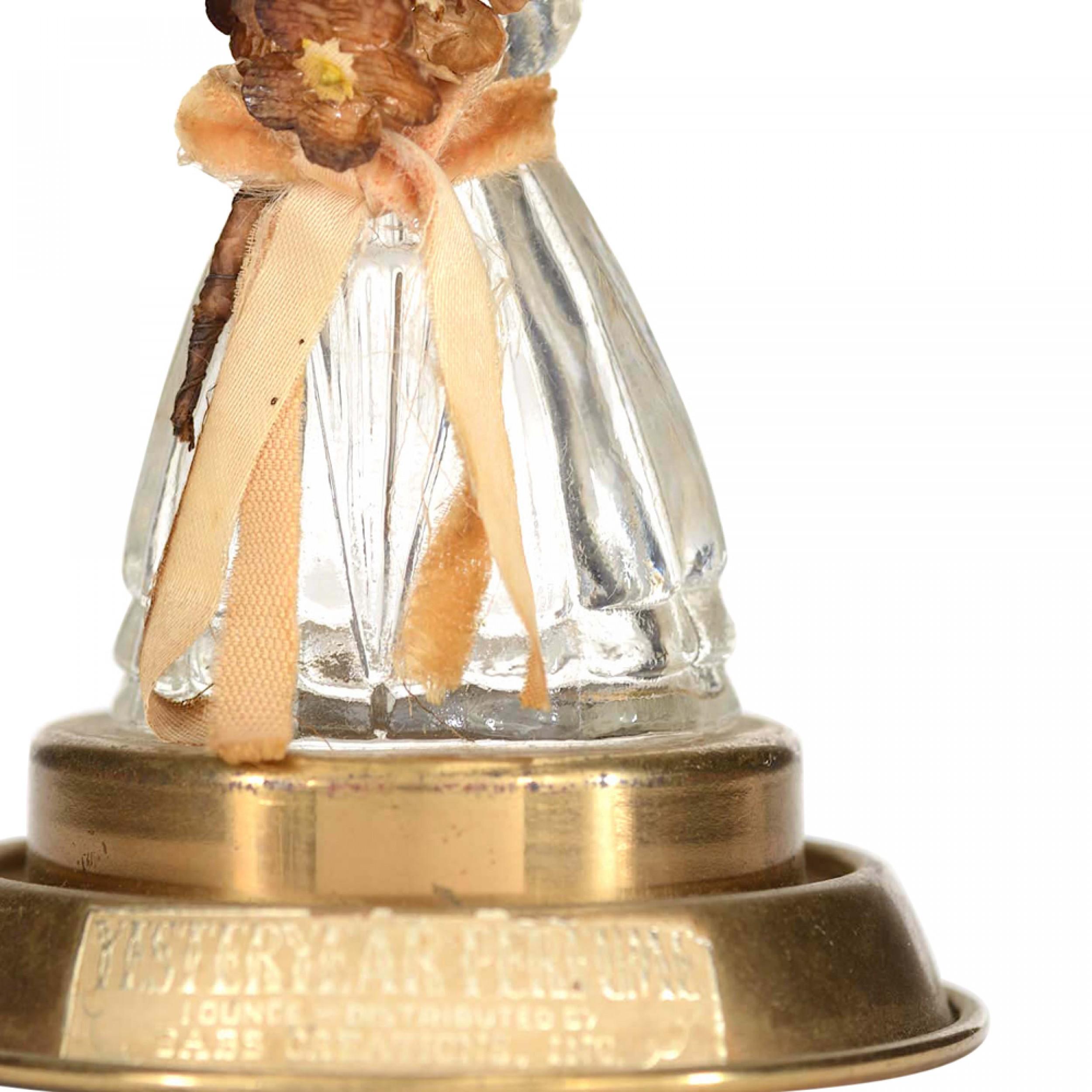 American Art Deco Yesteryear Perfume Bottle In condizioni buone in vendita a Queens, NY