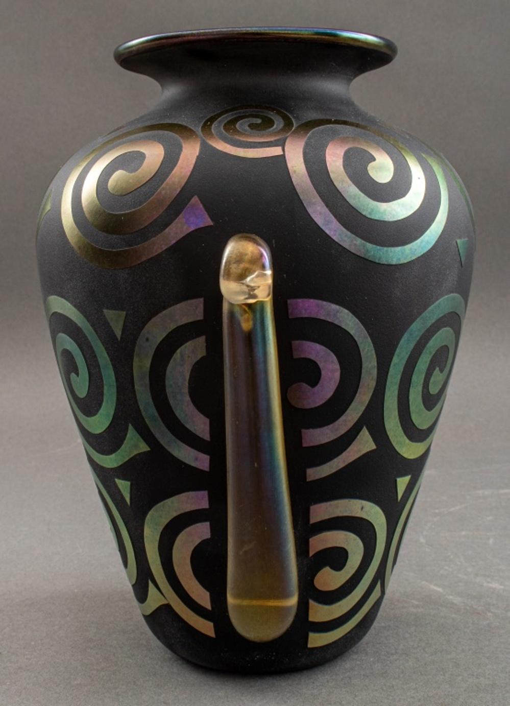 American Art Glass Numbered Edition Vase In Good Condition For Sale In New York, NY