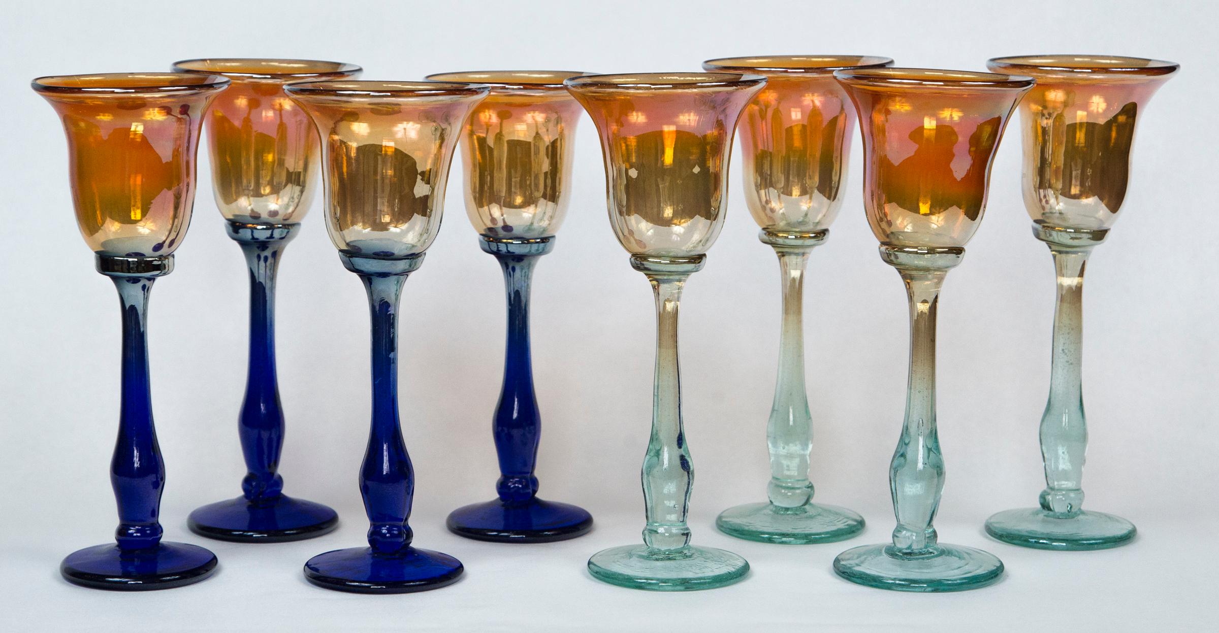 The set comprises 4 dark blue stemmed and 4 pale blue stemmed wine glasses. The 
