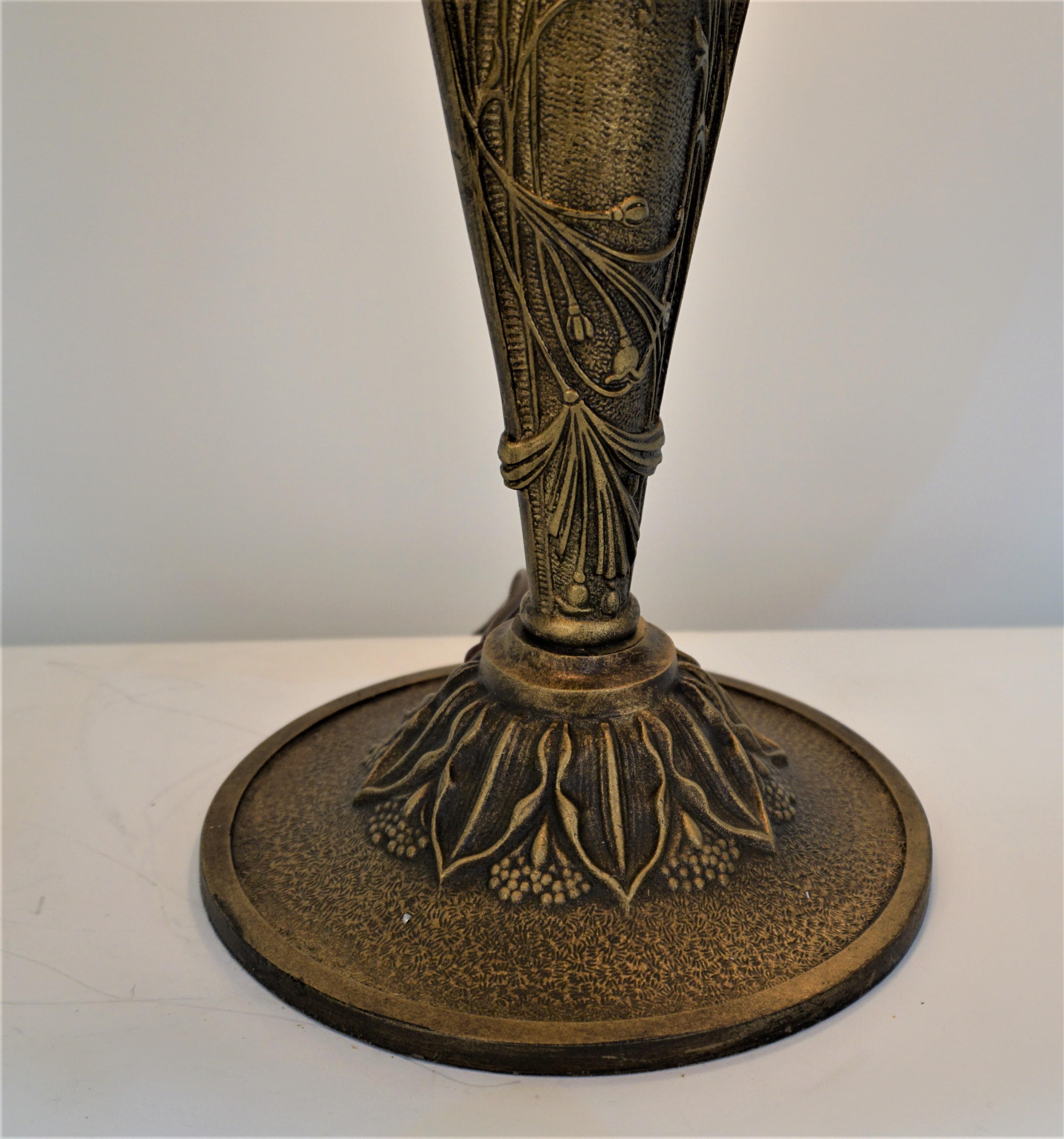 American Art Nouveau American Slag Glass Table Lamp, Early 20th Century In Good Condition In Fairfax, VA