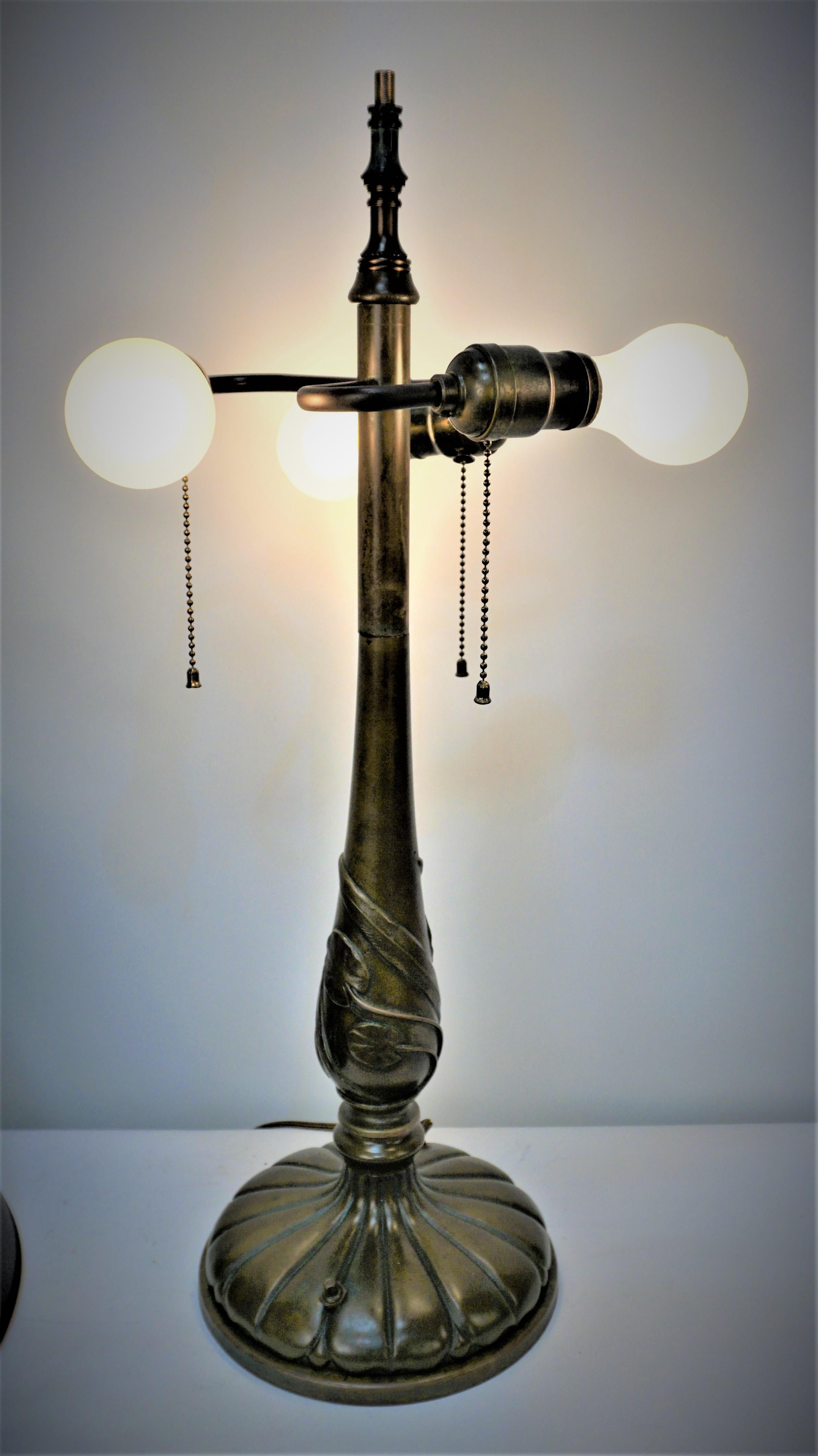 Amerikanische Jugendstil Bronze Tischlampe im Zustand „Gut“ im Angebot in Fairfax, VA