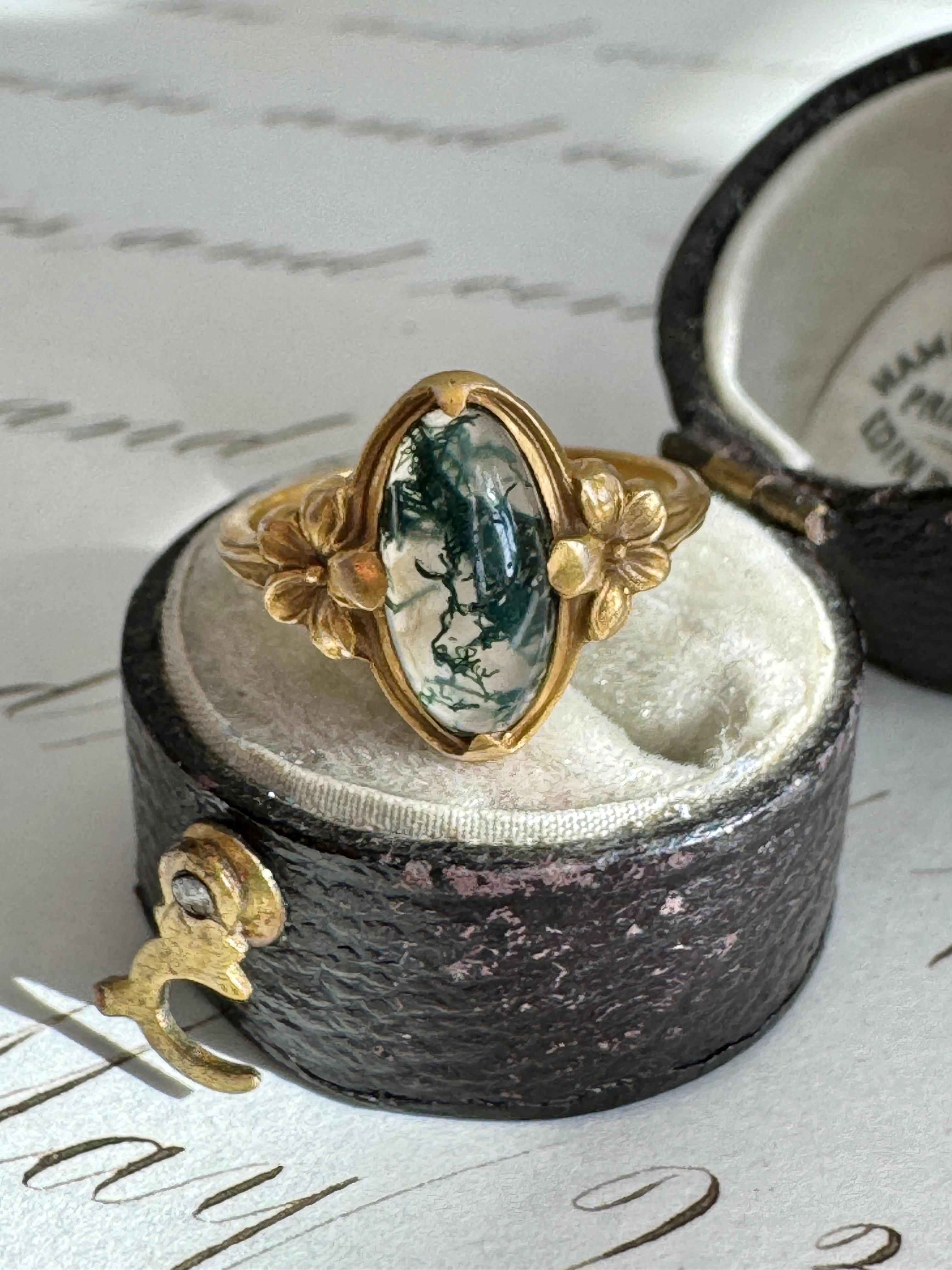 Women's American Art Nouveau Jones & Woodland Co. Moss Agate Pinky Ring w Flower Shoulde