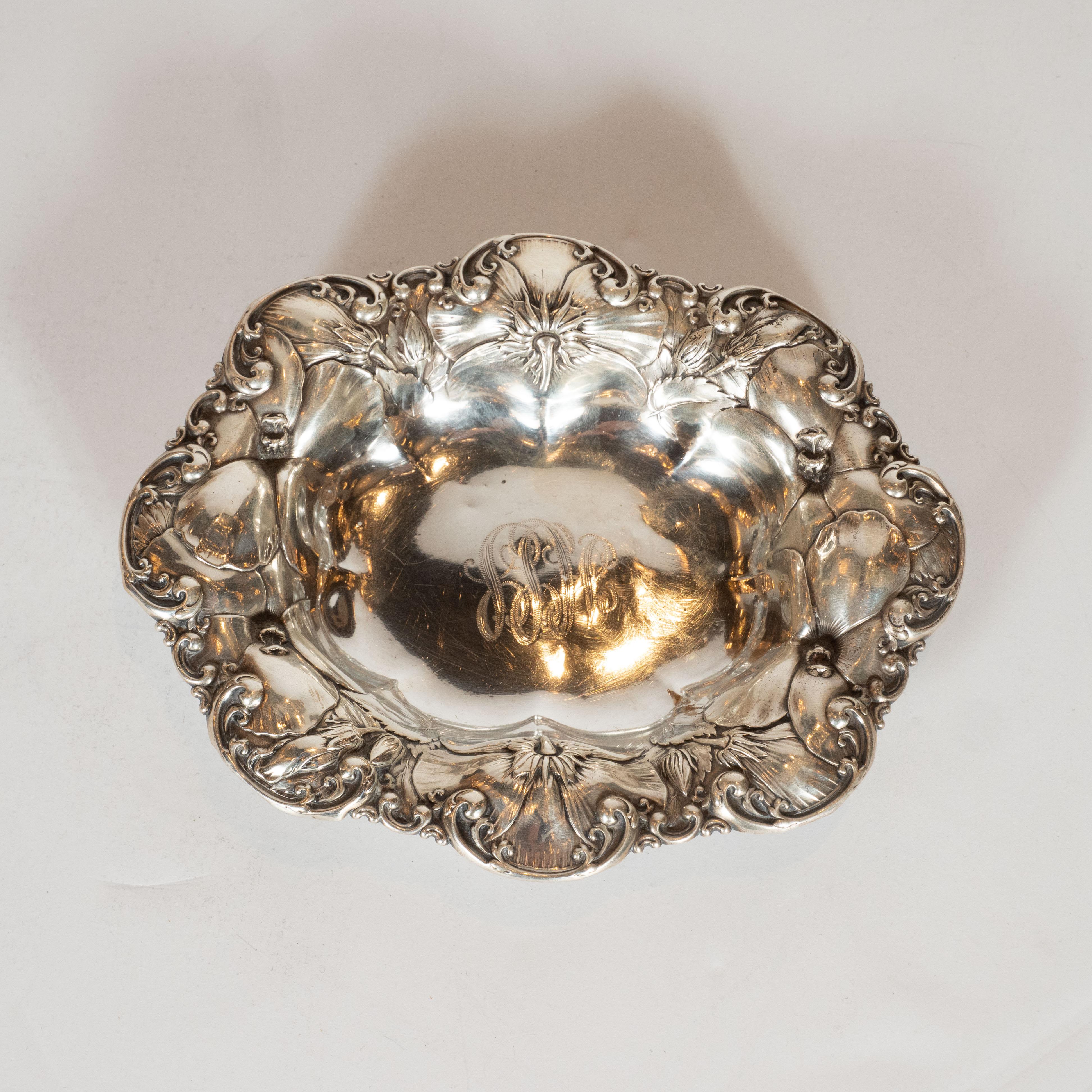 American Art Nouveau Sterling Silver Repousse Engraved Floral Decorative Dish In Excellent Condition For Sale In New York, NY