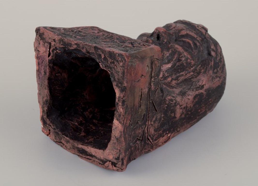 Artistics américain. Sculpture unique en céramique d'Amérindiens. en vente 2