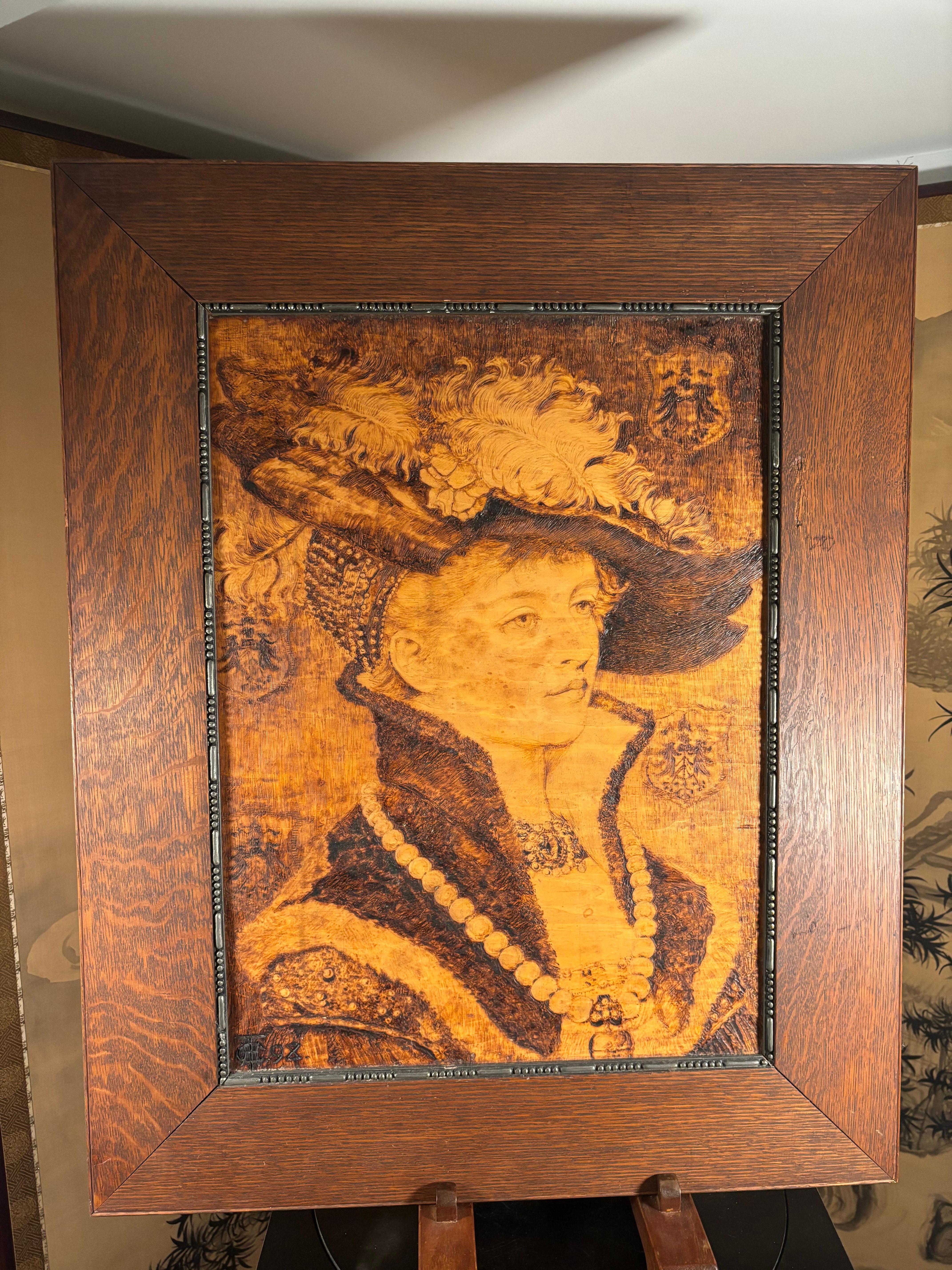 
Un sensible et superbe portrait ancien en pyrogravure d'Arte Antiques d'une dame avec un chapeau à plumes.

Cette œuvre d'art unique a été incisée à la main en 1898 par Charles H. F. Turner (1848-1908).

Signé à l'avers en bas à gauche :  CHT