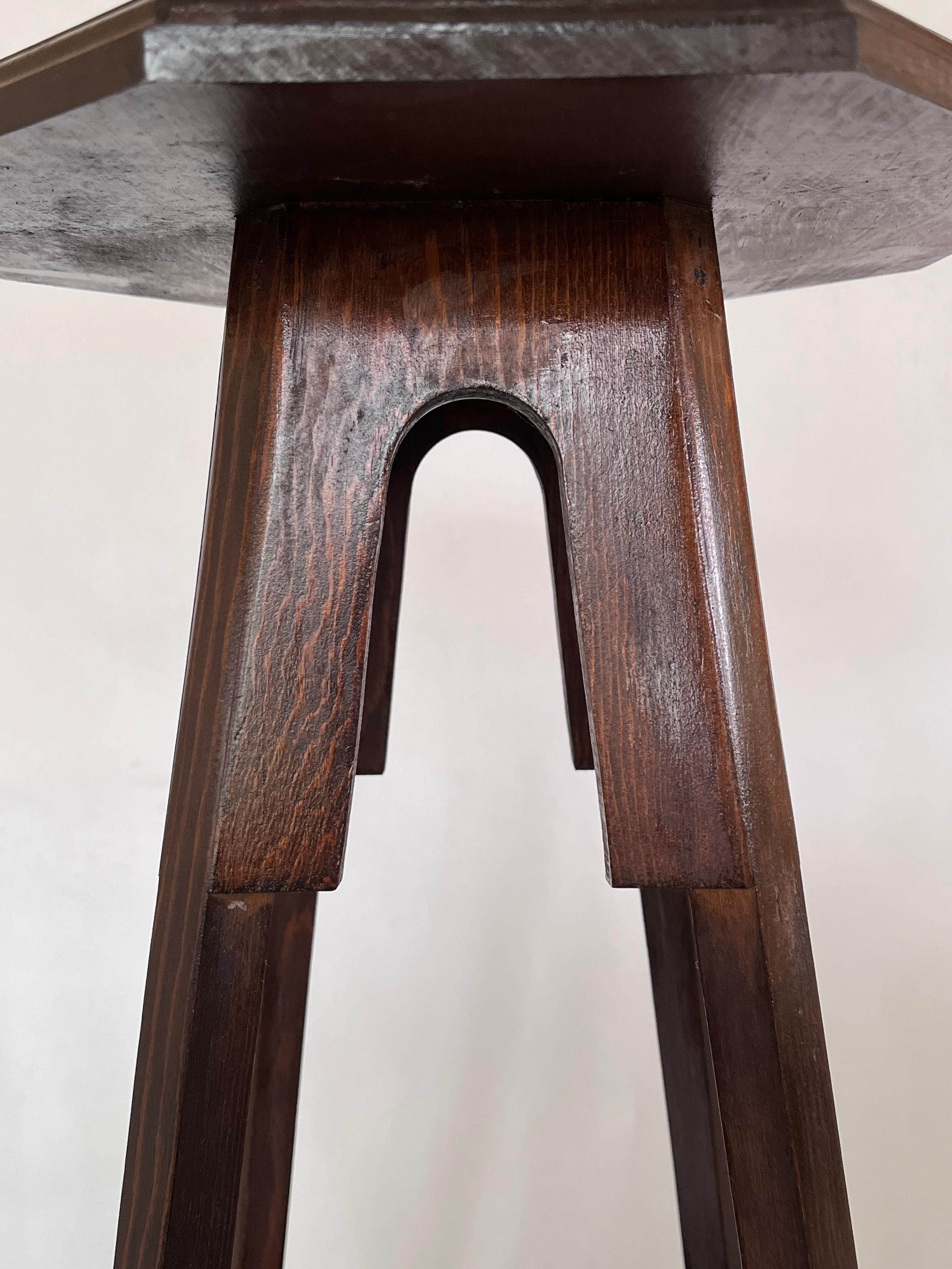 American Arts and Crafts Early 20th Century Tall Plant Stand Gueridon In Good Condition For Sale In Red Lion, PA