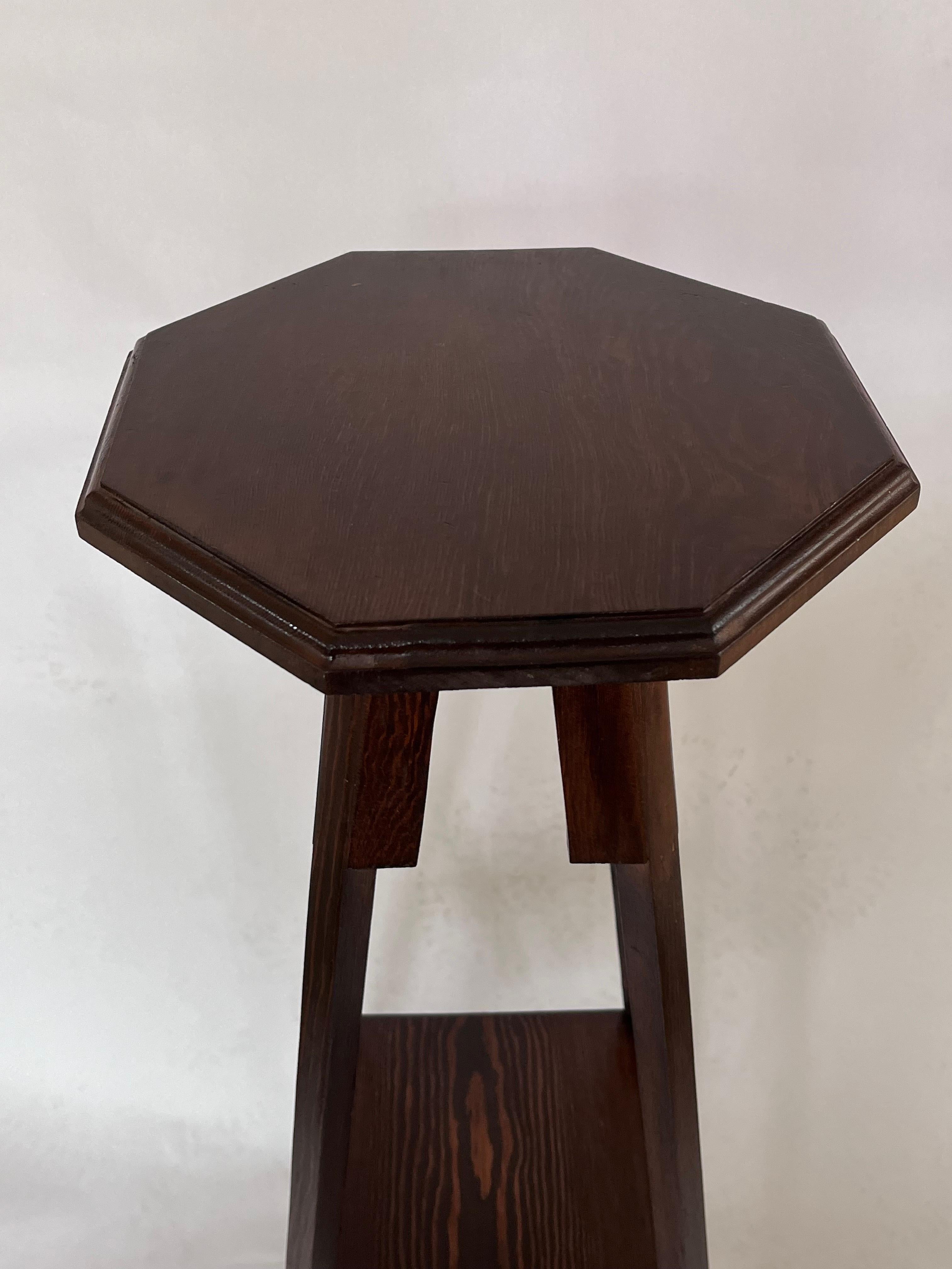 Wood American Arts and Crafts Early 20th Century Tall Plant Stand Gueridon For Sale