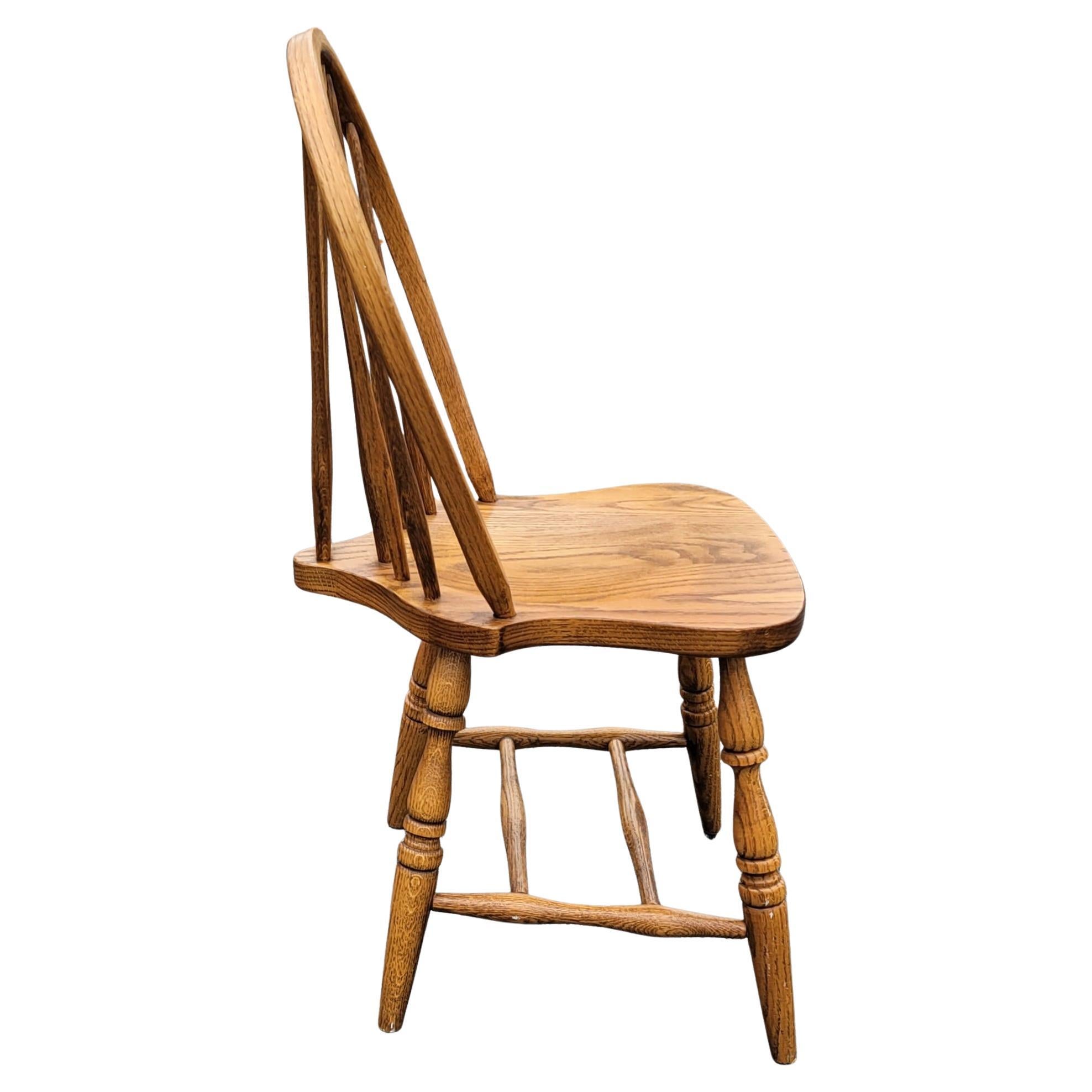 Américain Paire de chaises Windsor en chêne de style Arts & Crafts américain en vente