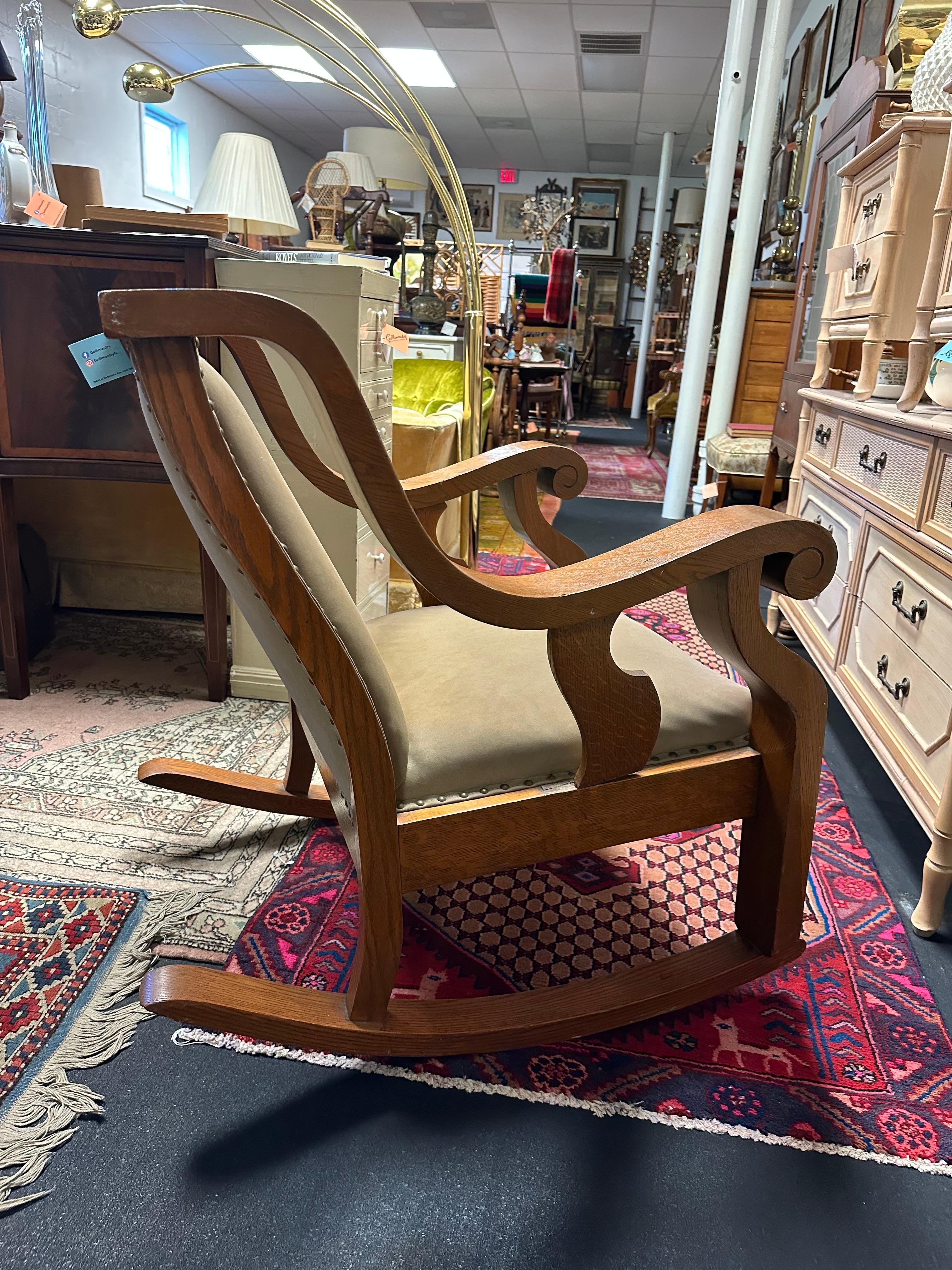 American Arts and Crafts Oak Rocking Chair In Fair Condition In Lutz, FL