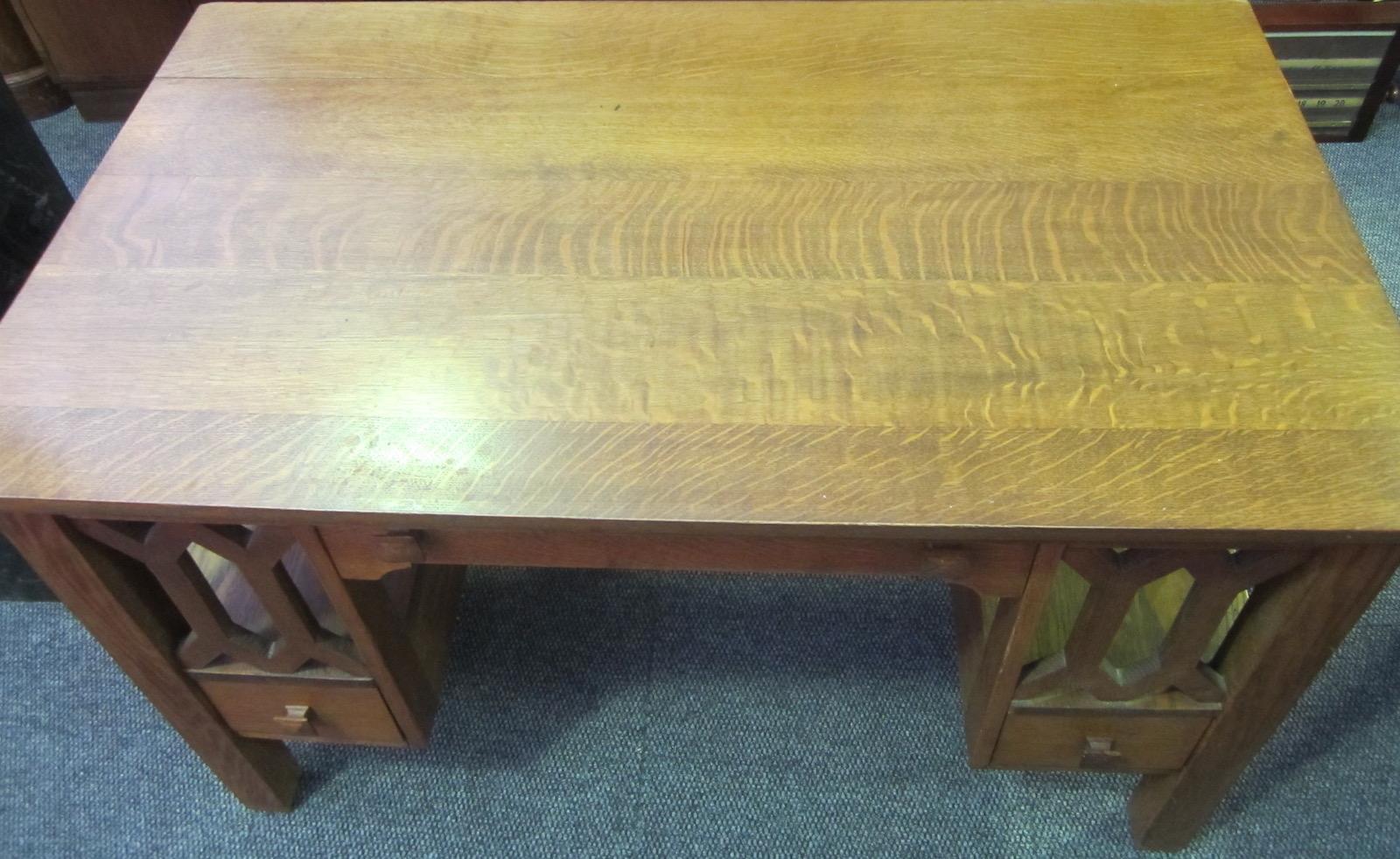 American Arts & Crafts Period Mission Oak Desk In Good Condition For Sale In Paradise Point, Queensland