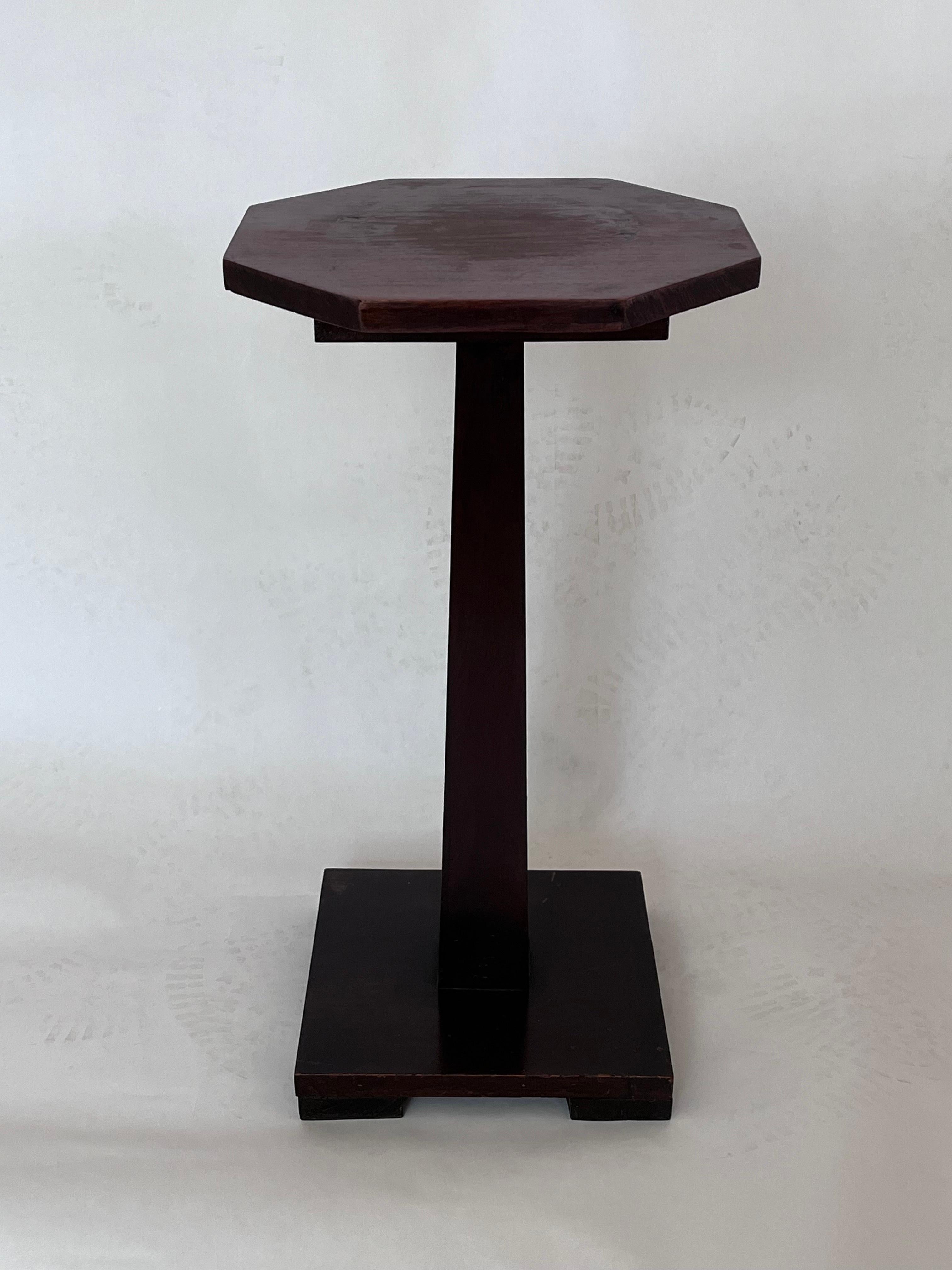 Amerikanischer Arts and Craft Plant Stand Gueridon aus Pennsylvania, um 1900

Dieser schöne amerikanische Arts and Crafts-Pflanzenständer oder Gueridon ist ein schönes Beispiel für primitive Möbel aus Pennsylvania aus dem frühen zwanzigsten