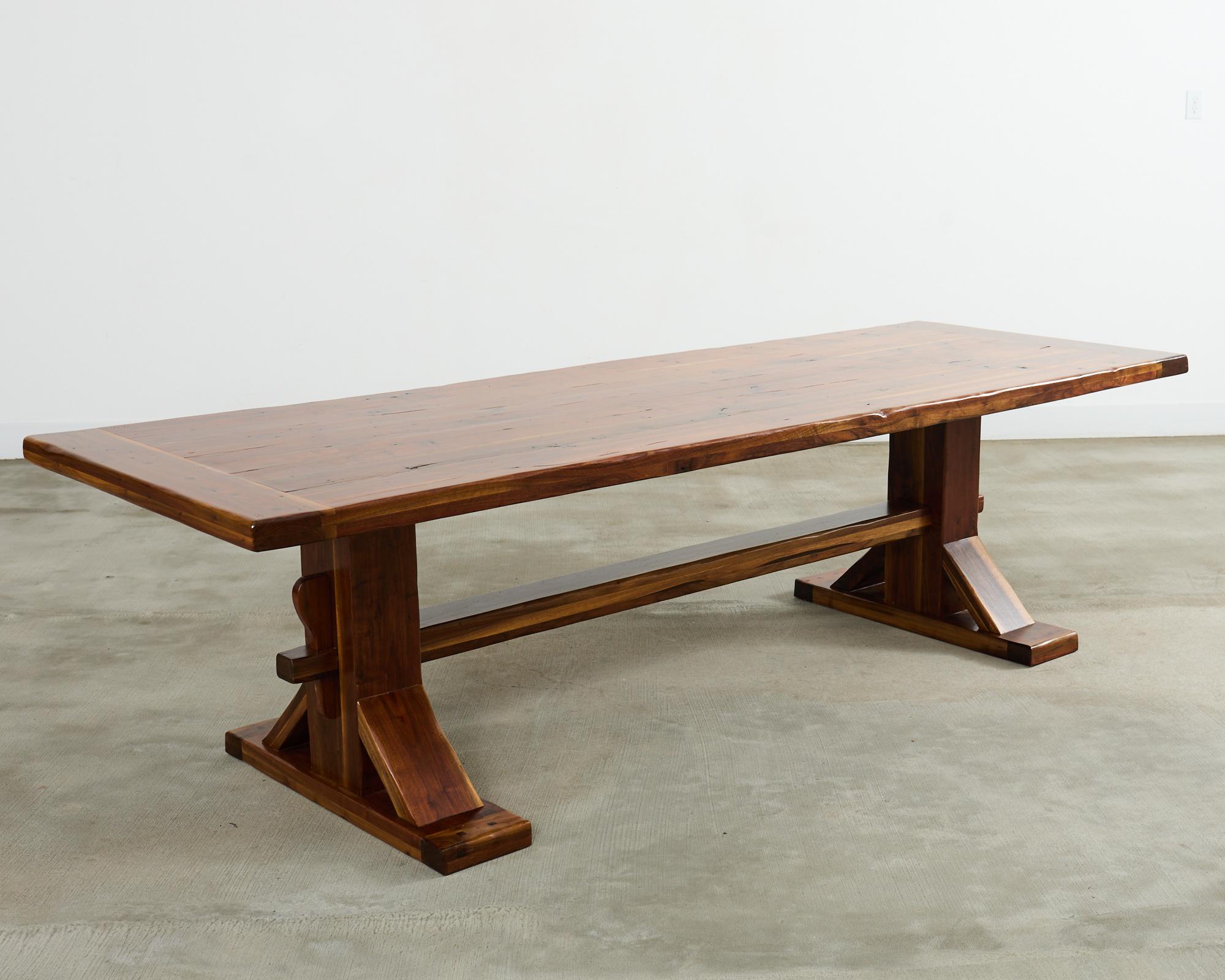 Table de salle à manger à tréteaux en noyer de style Arts and Crafts américain en vente 6